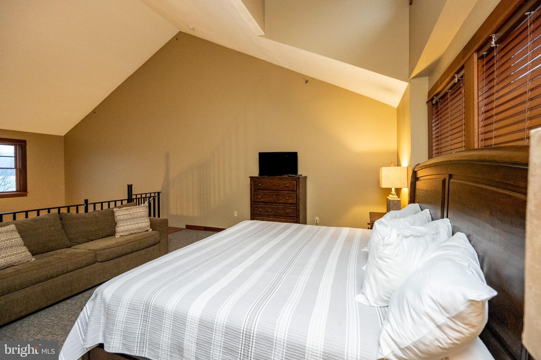 SILVER TREE SUITES - Residential