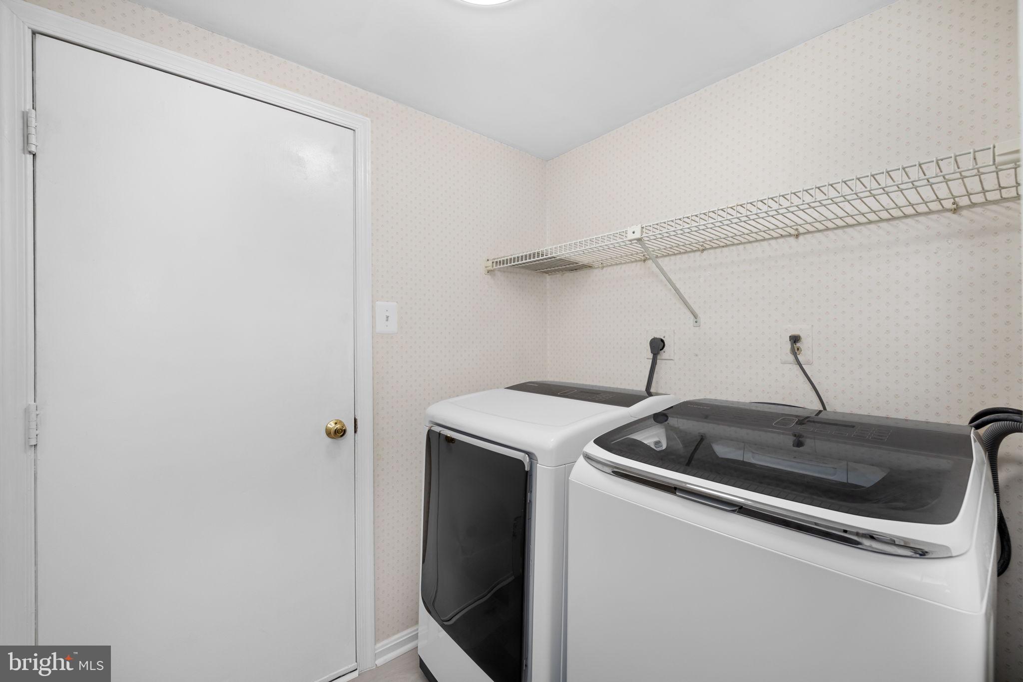 LONGWOOD KNOLLS - Residential