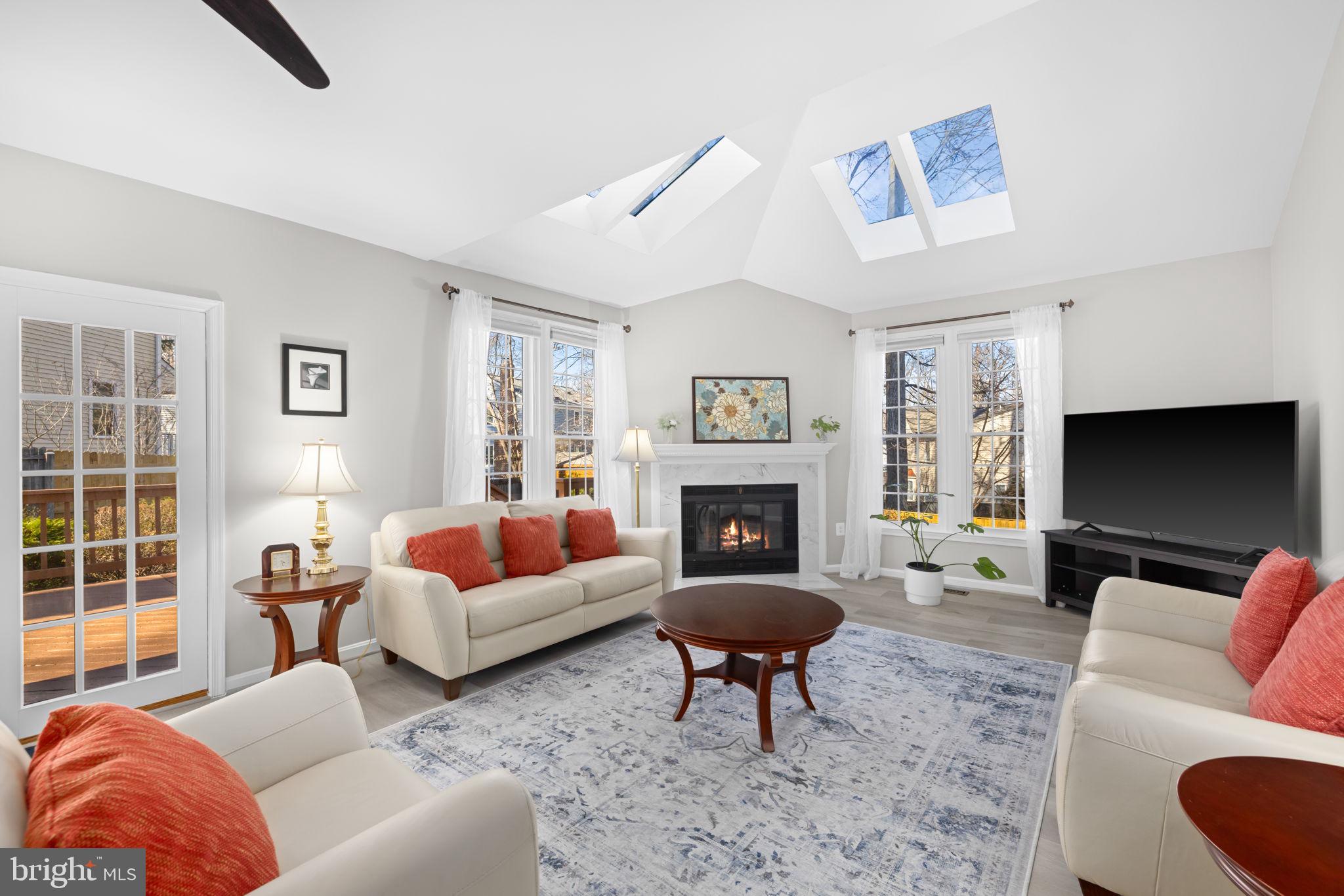 LONGWOOD KNOLLS - Residential