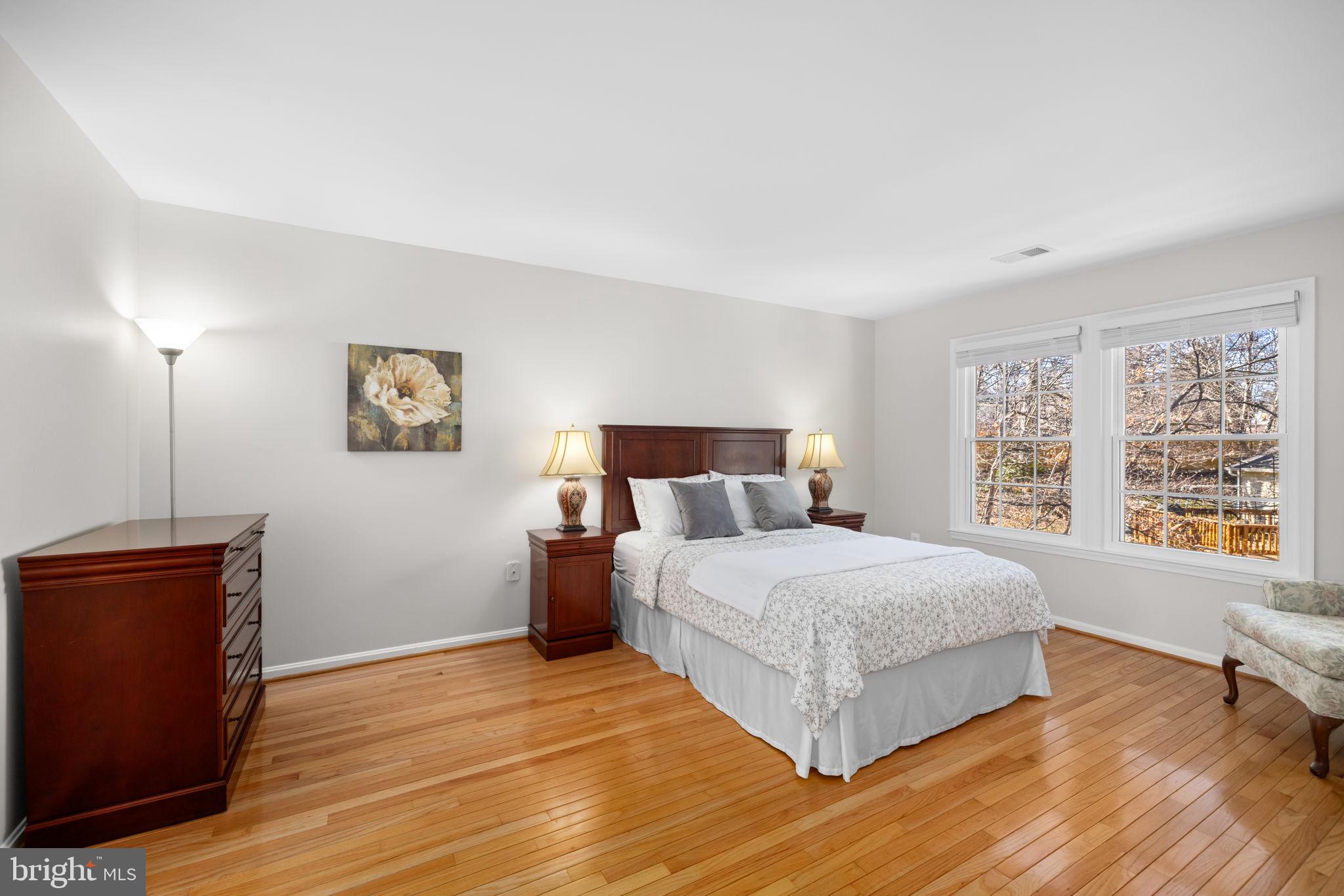 LONGWOOD KNOLLS - Residential