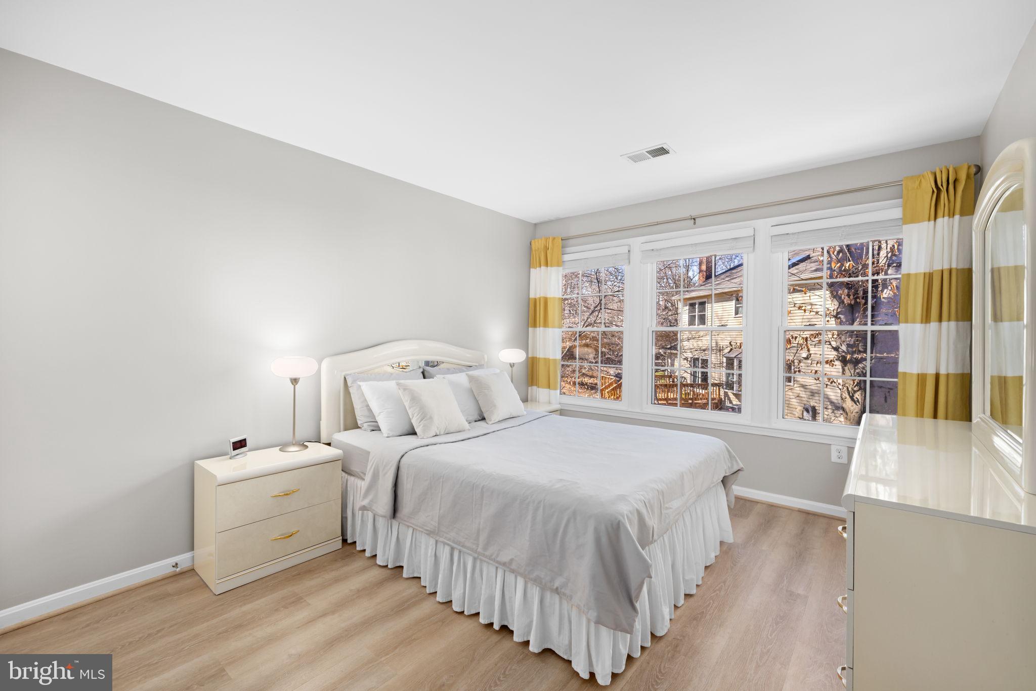 LONGWOOD KNOLLS - Residential