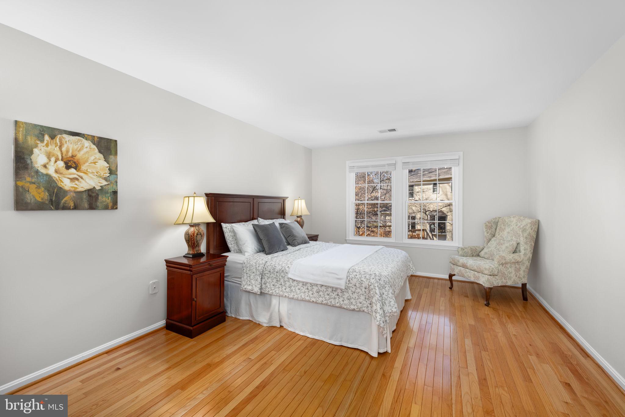 LONGWOOD KNOLLS - Residential