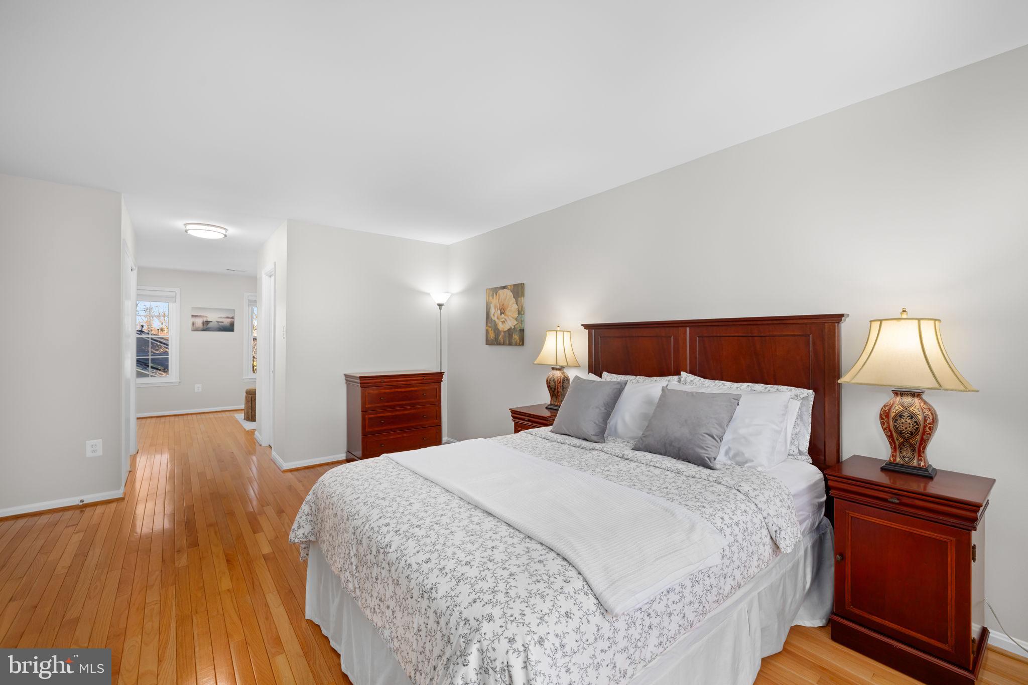 LONGWOOD KNOLLS - Residential