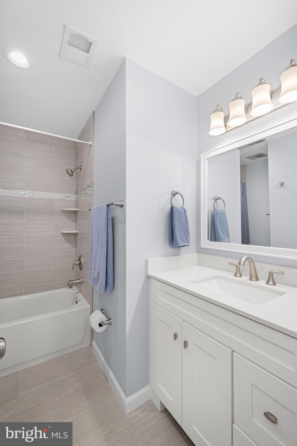 LONGWOOD KNOLLS - Residential