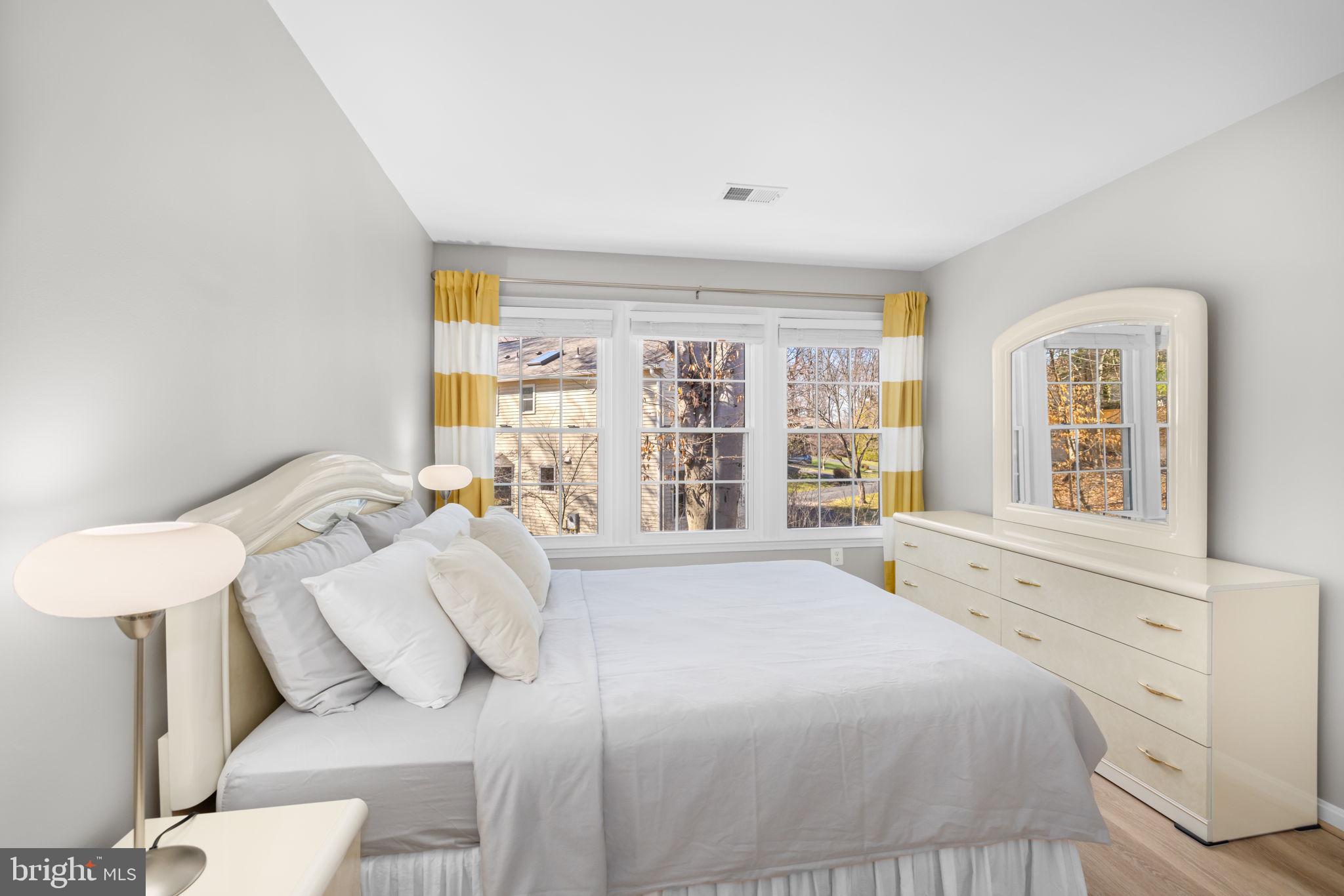 LONGWOOD KNOLLS - Residential