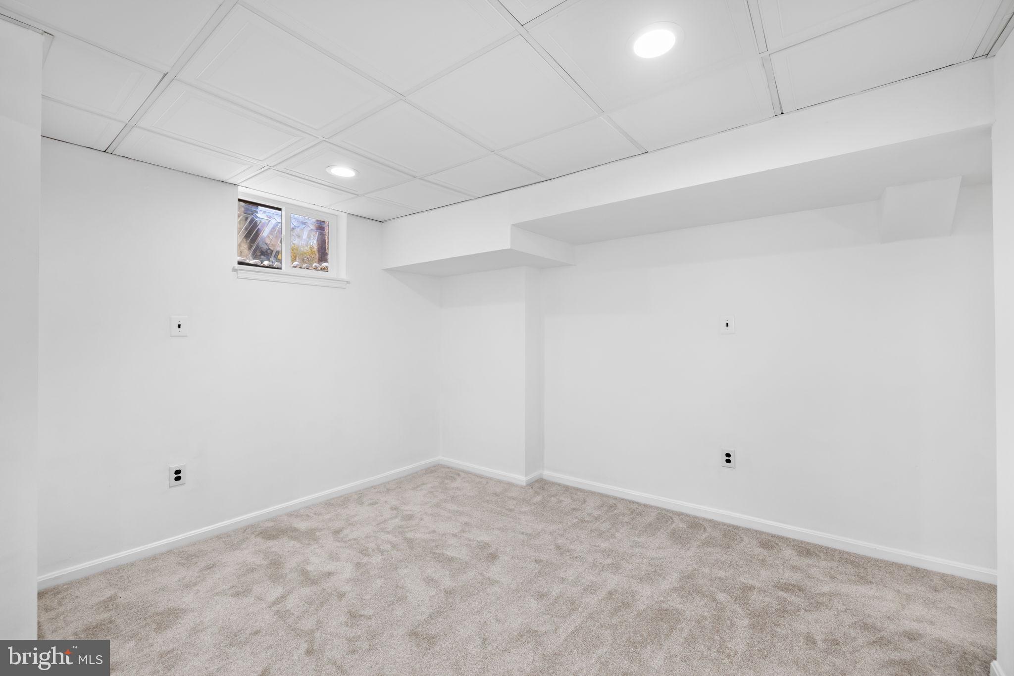 LONGWOOD KNOLLS - Residential