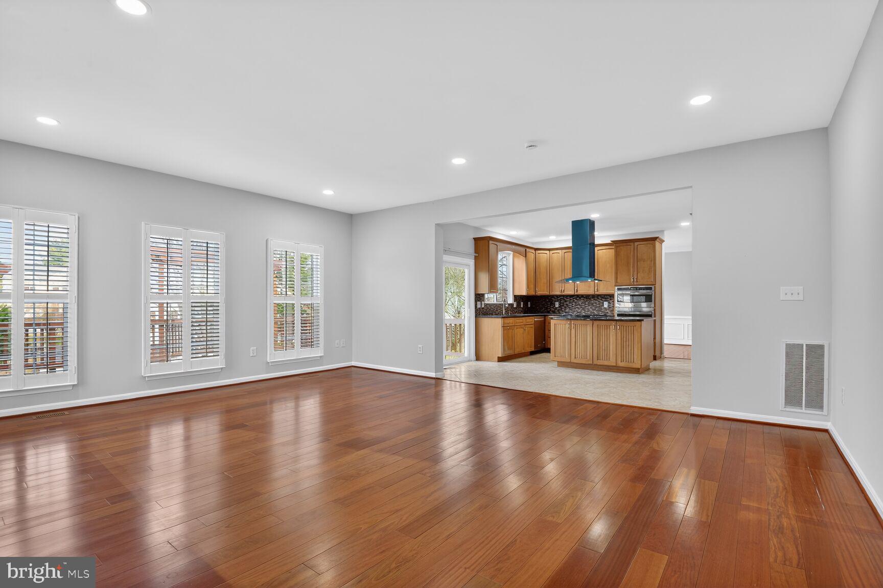 BLOOMS CROSSING - Residential