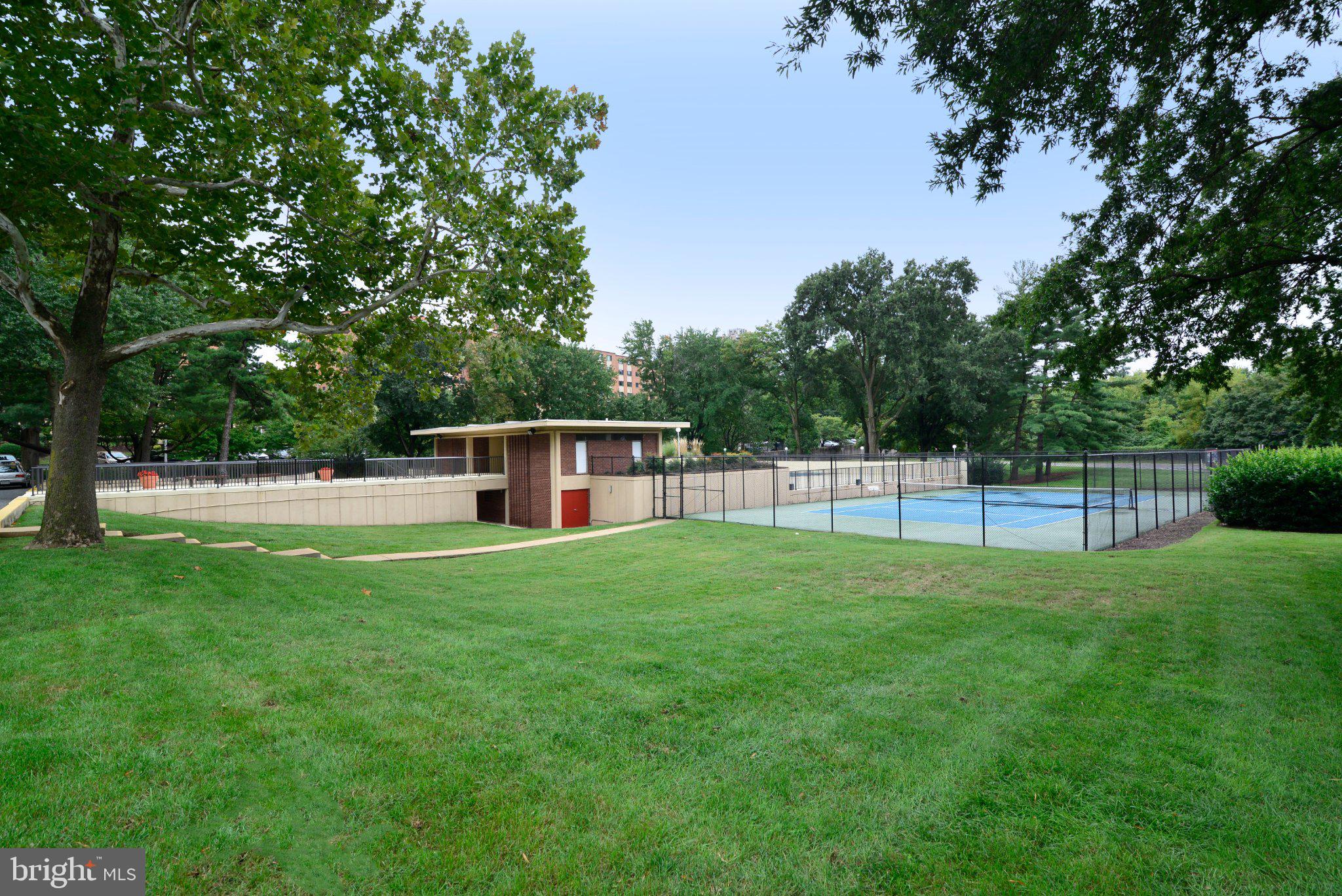 1300 ARMY NAVY DRIVE 823