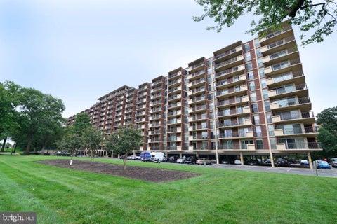 Photo of 1300 Army Navy Drive #823, ARLINGTON, VA 22202 (MLS # VAAR2081228)
