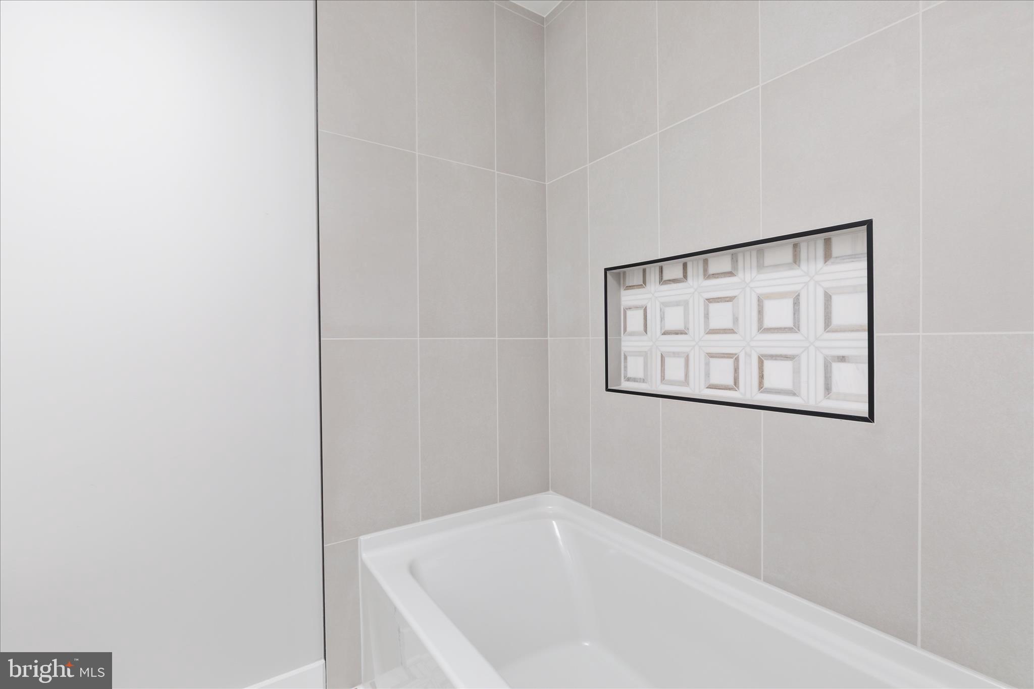 HOLMES RUN WOODS WEST - Residential