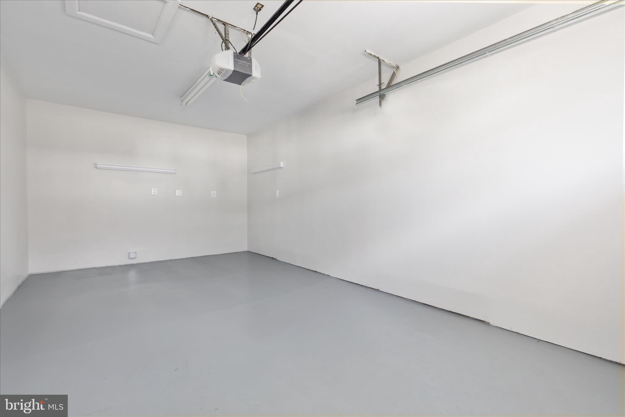 HOLMES RUN WOODS WEST - Residential