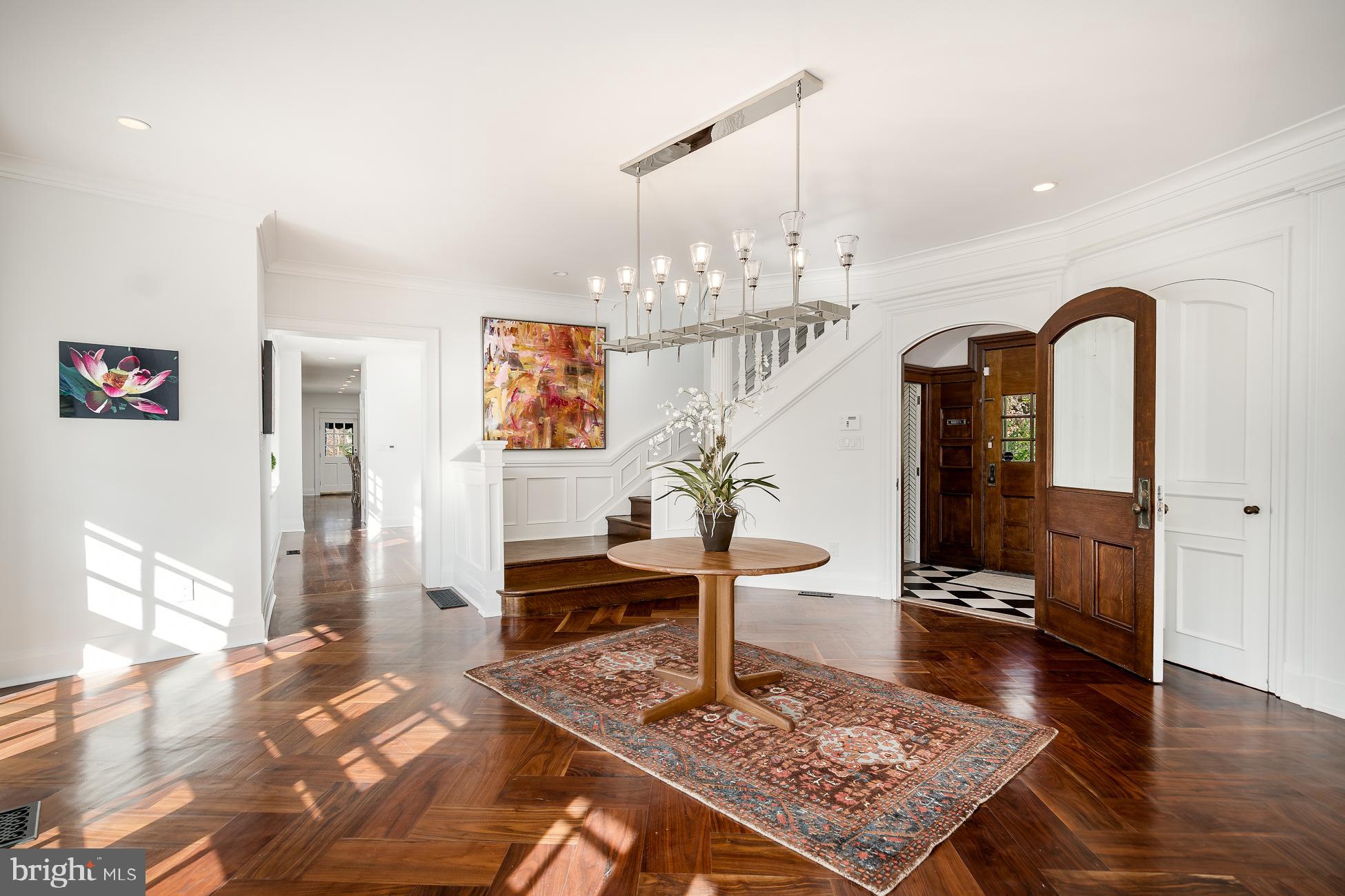 CHESTNUT HILL - Residential