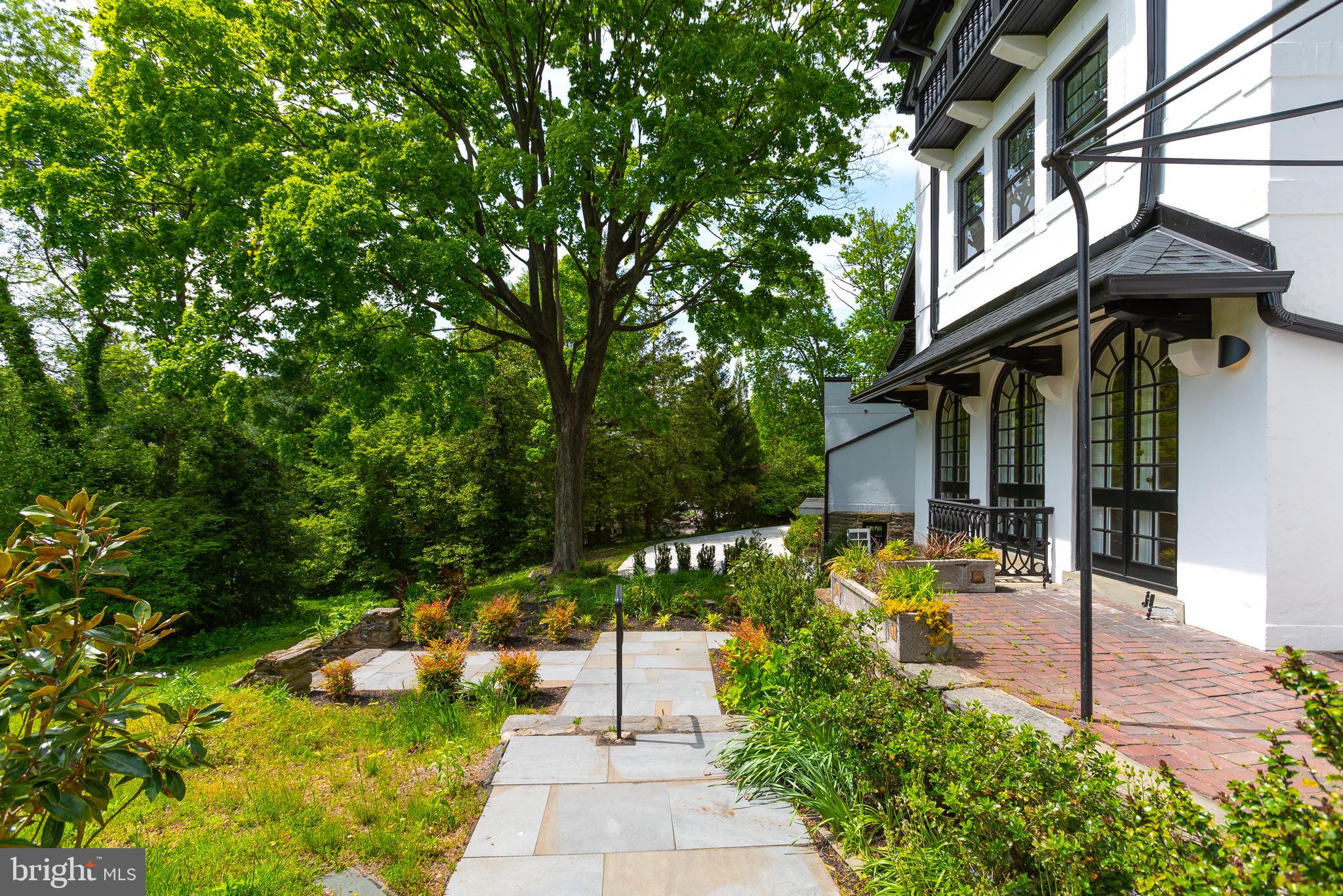 CHESTNUT HILL - Residential