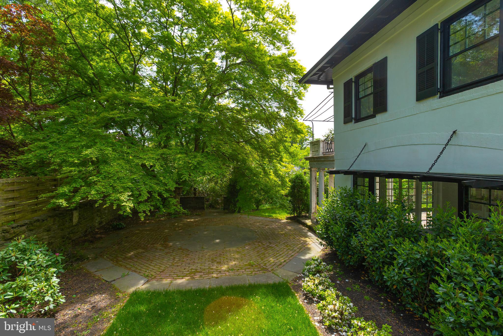 CHESTNUT HILL - Residential