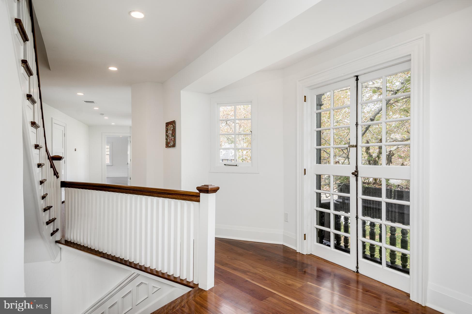 CHESTNUT HILL - Residential