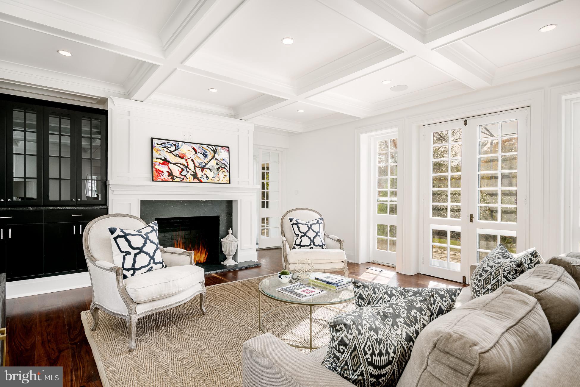 CHESTNUT HILL - Residential