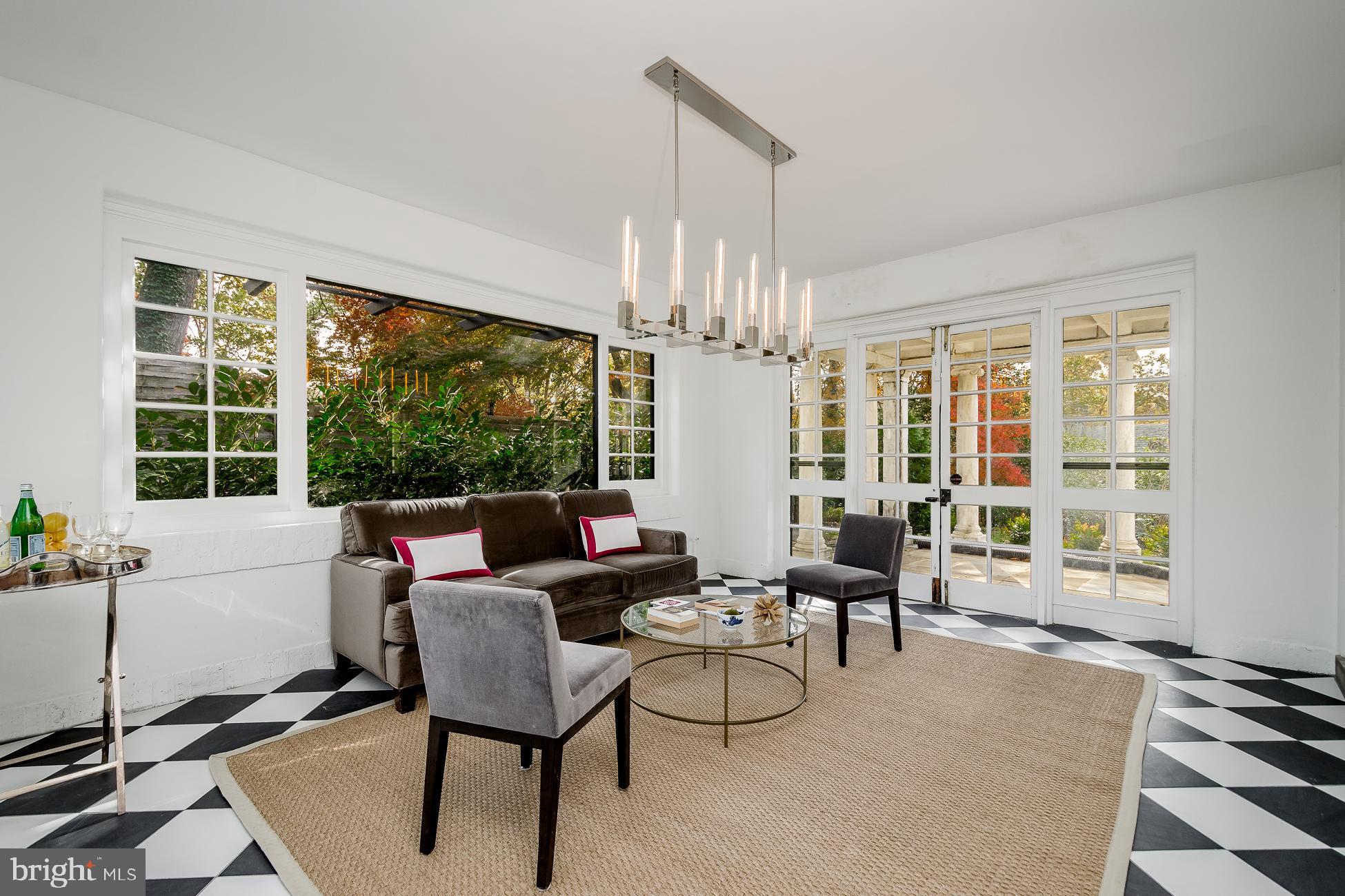 CHESTNUT HILL - Residential