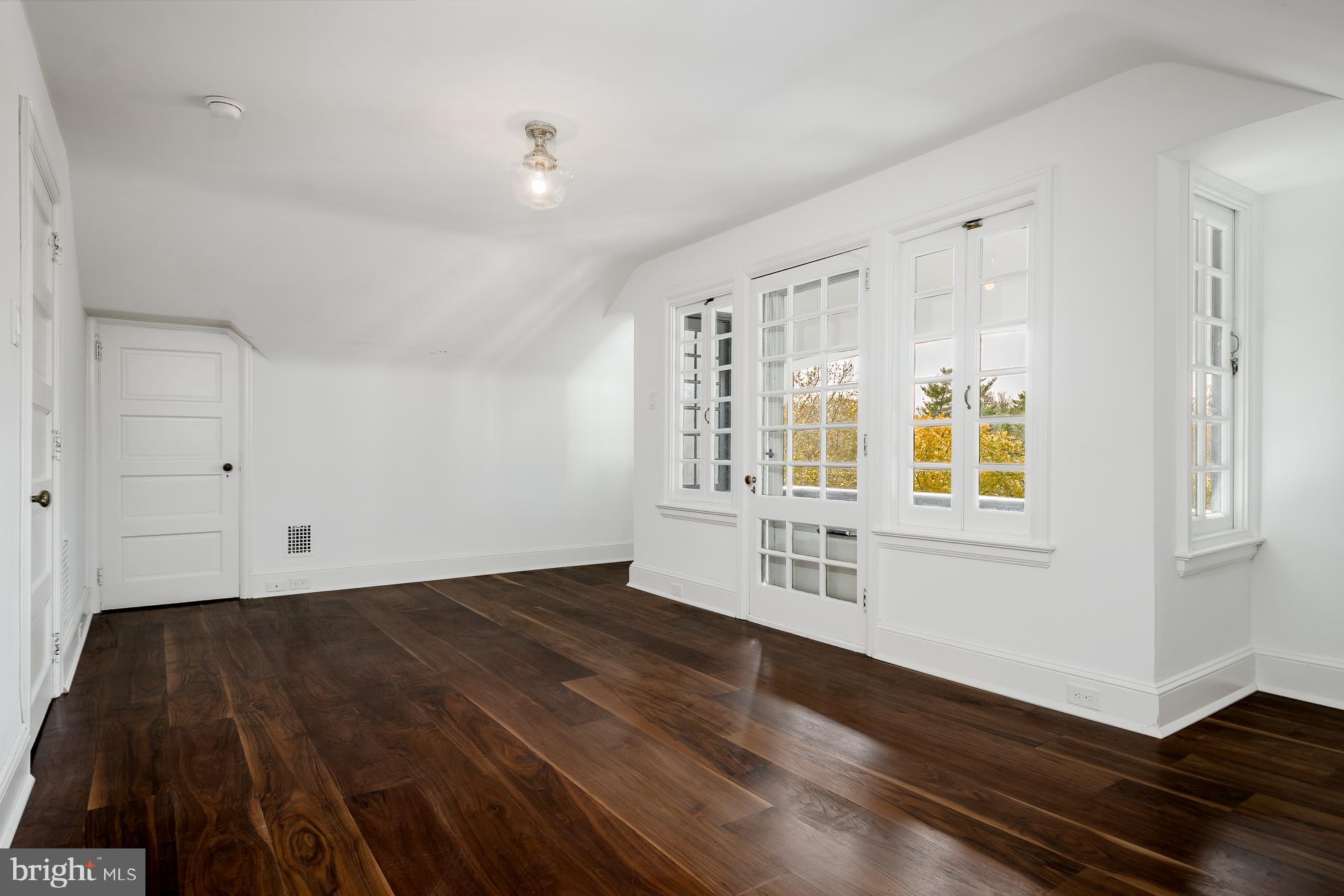 CHESTNUT HILL - Residential