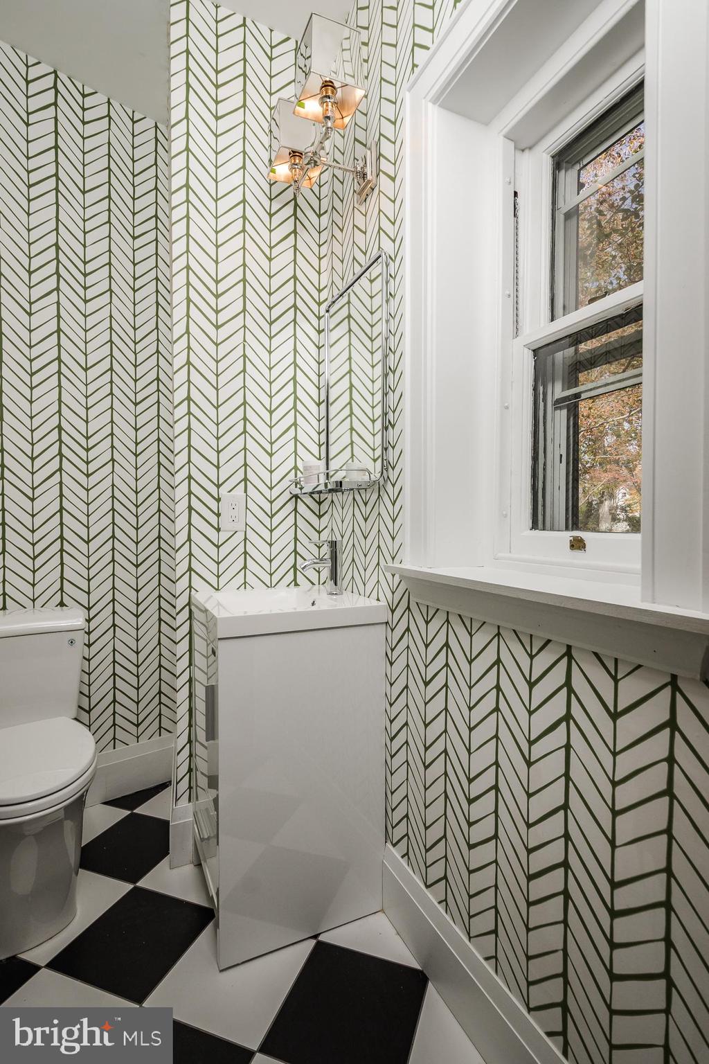 CHESTNUT HILL - Residential