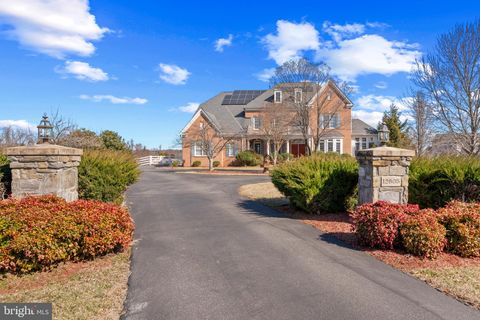 Photo of 12605 Hill Creek Lane, POTOMAC, MD 20854 (MLS # MDMC2165728)