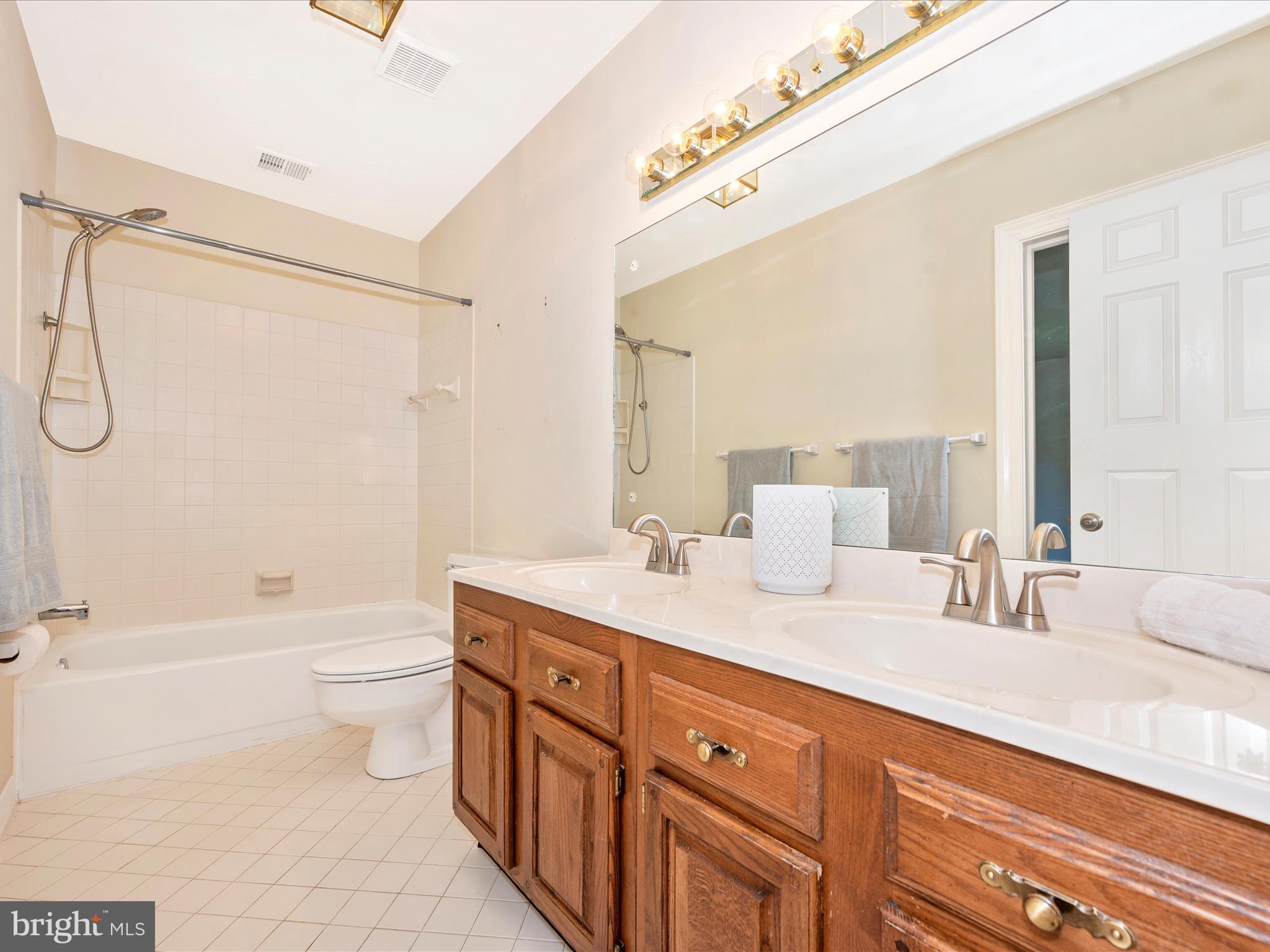 LAKE POTOMAC - Residential