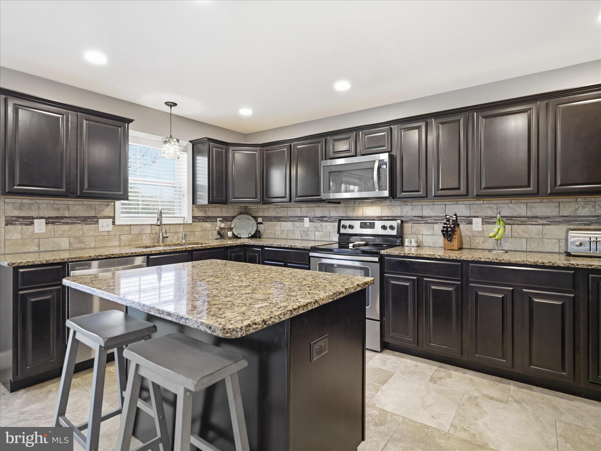 ROLLING HILLS - Residential