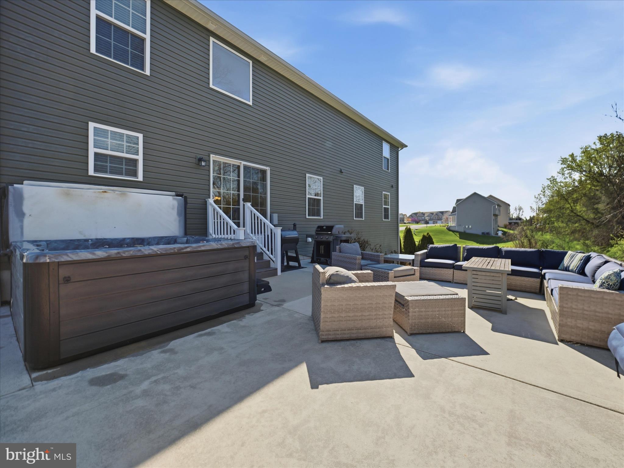 ROLLING HILLS - Residential