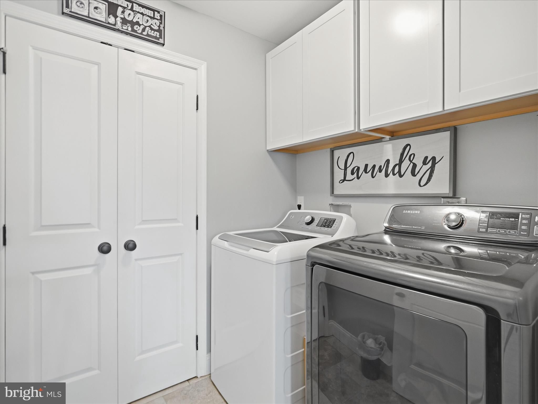 ROLLING HILLS - Residential