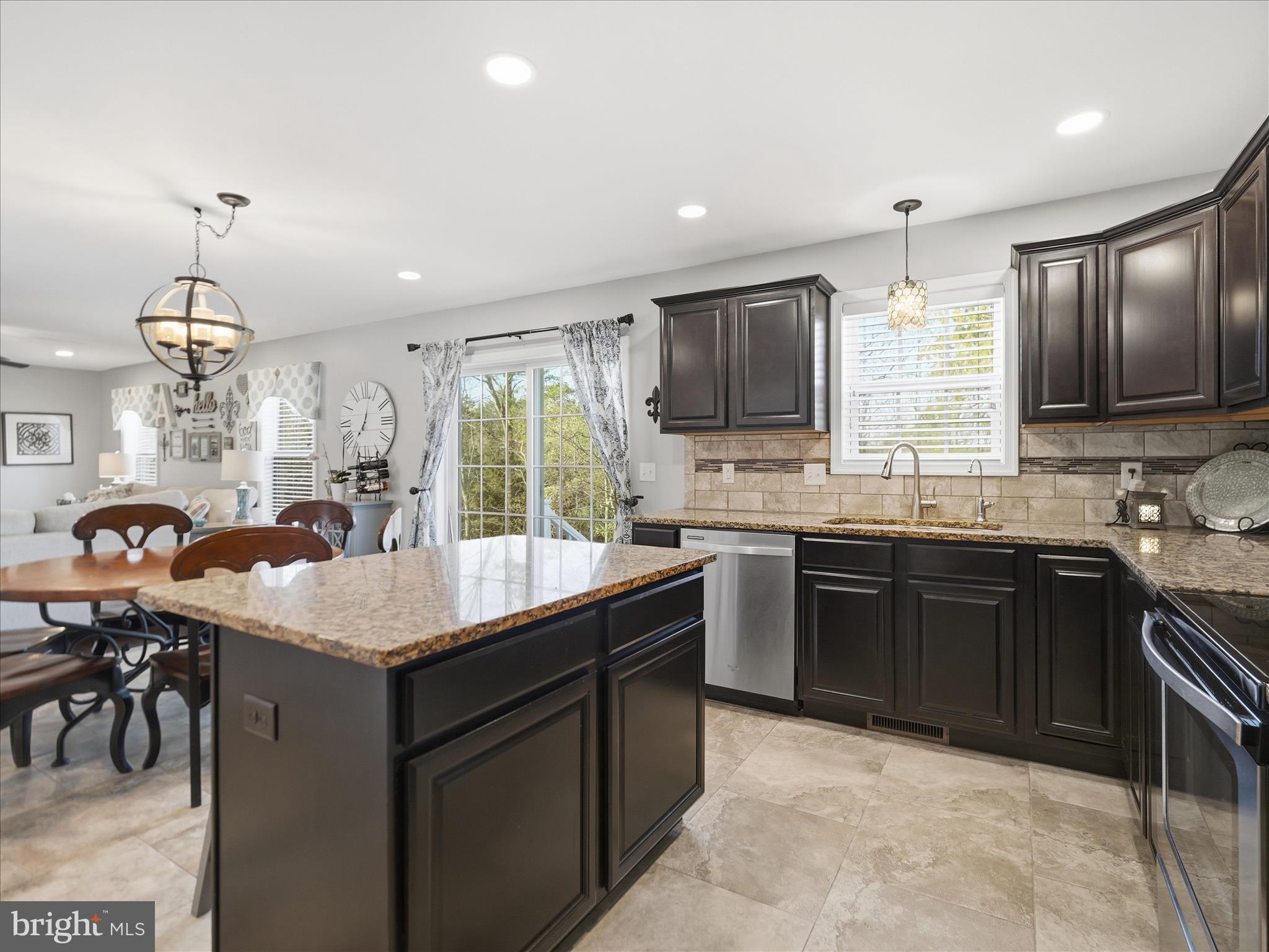 ROLLING HILLS - Residential