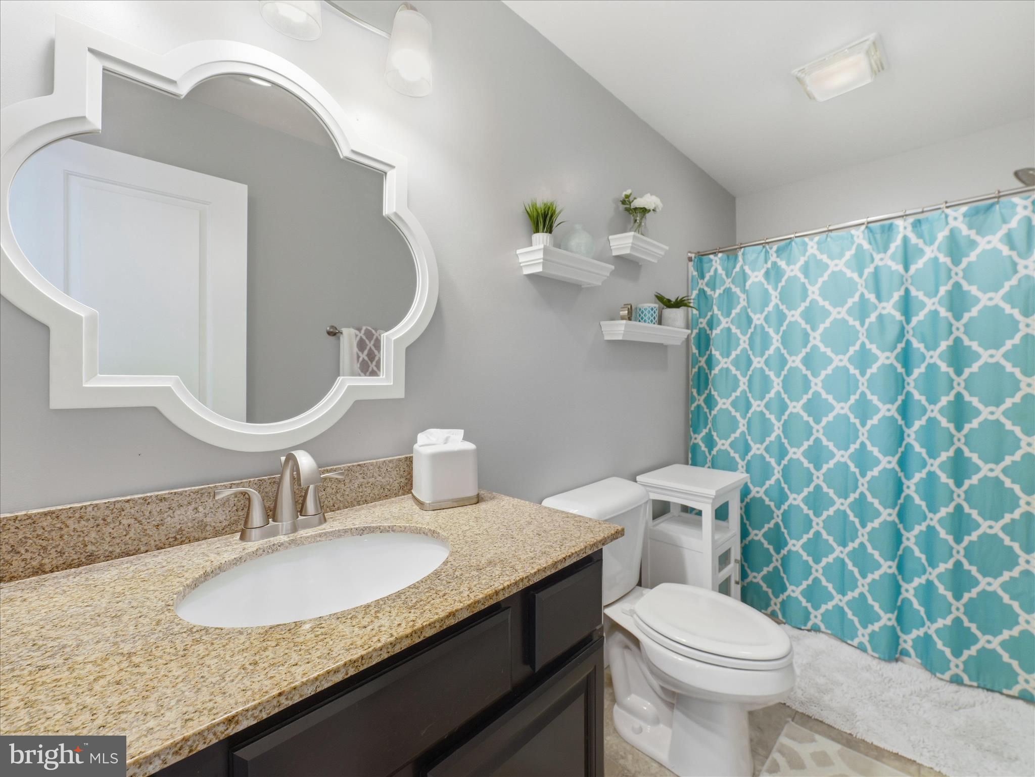 ROLLING HILLS - Residential