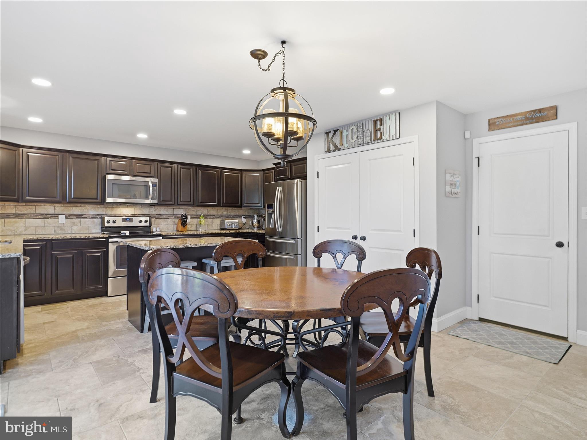 ROLLING HILLS - Residential