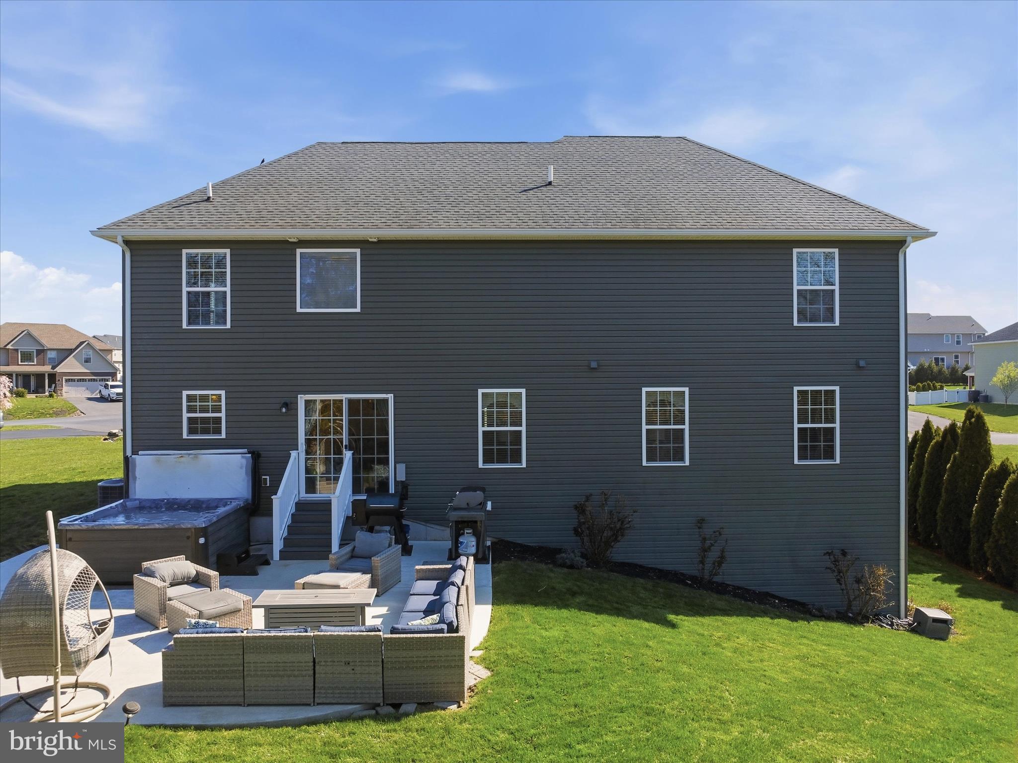 ROLLING HILLS - Residential