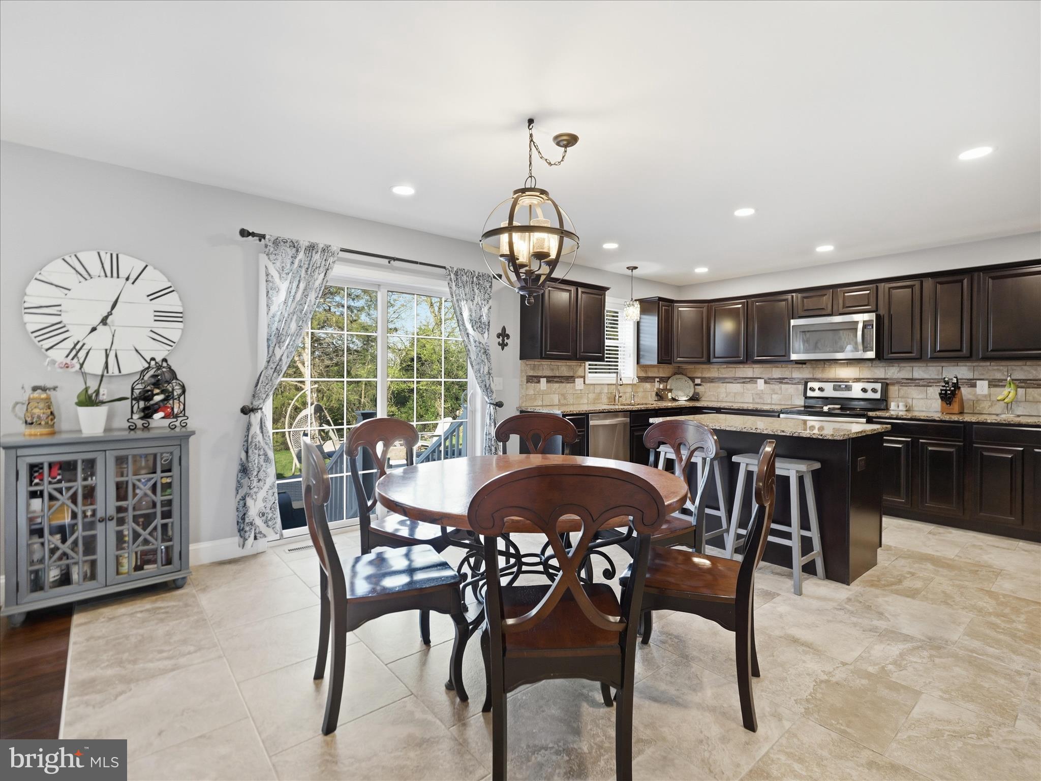 ROLLING HILLS - Residential