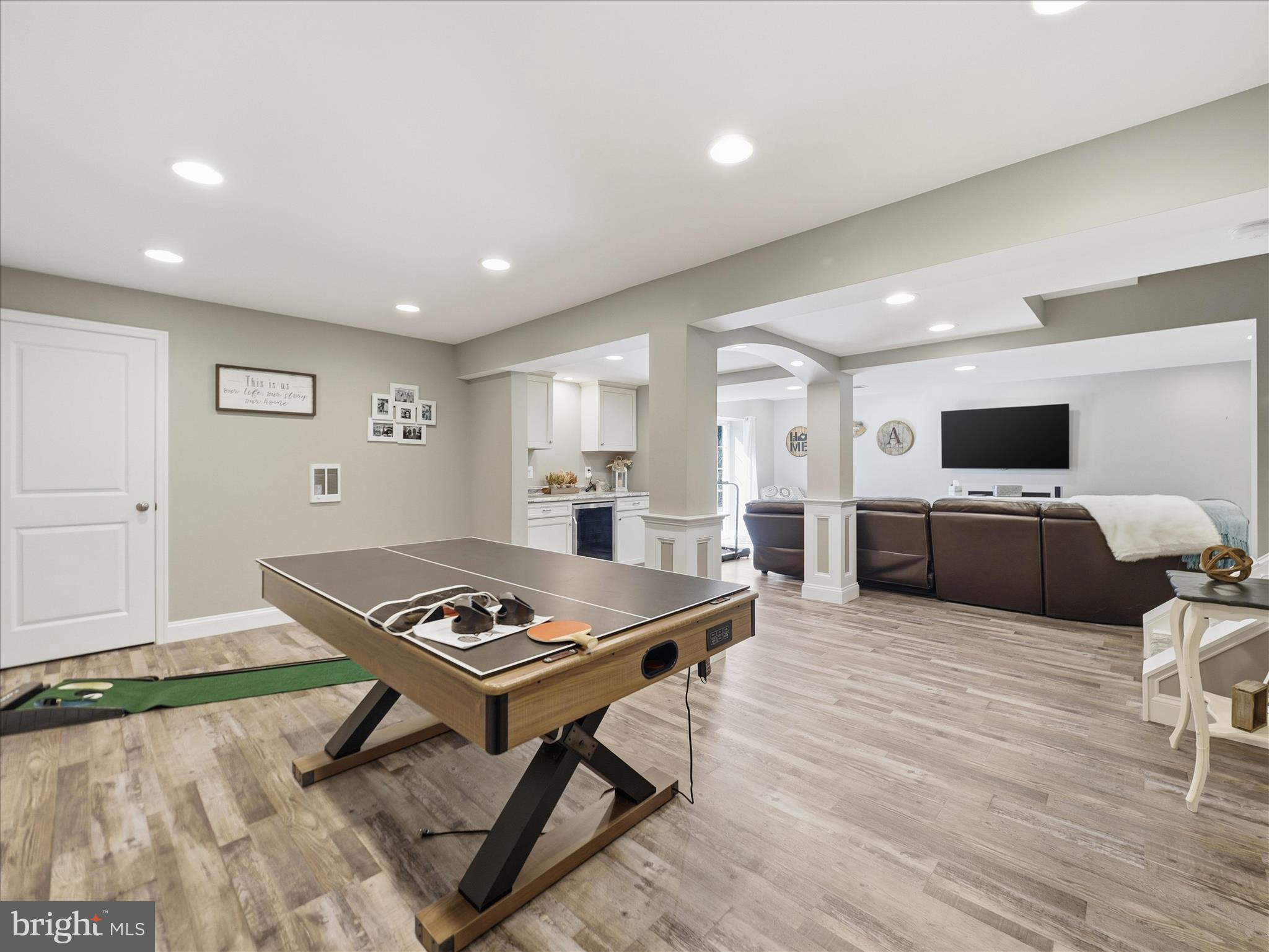 ROLLING HILLS - Residential