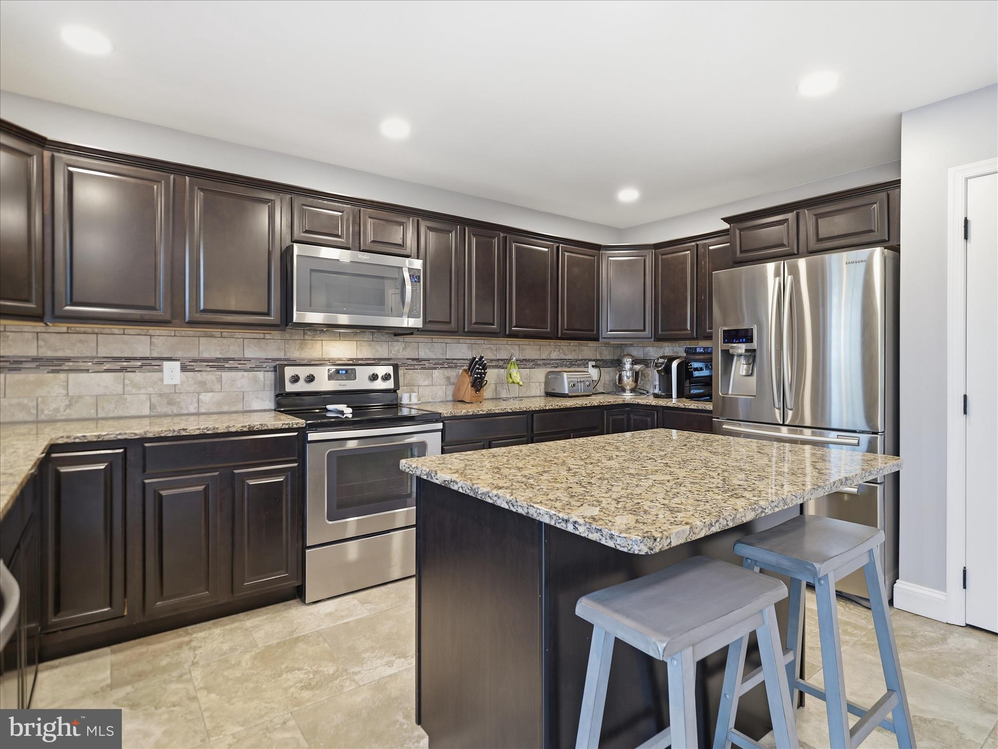 ROLLING HILLS - Residential