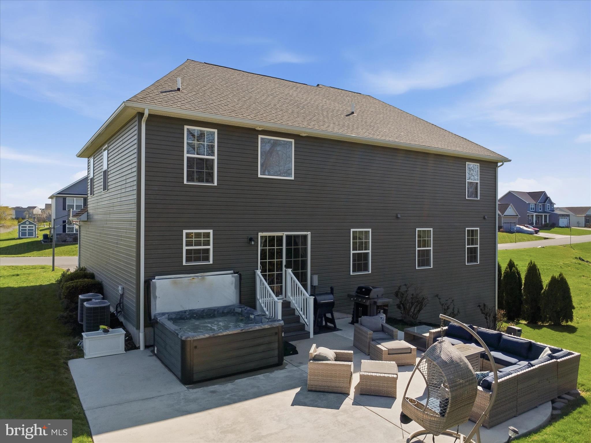 ROLLING HILLS - Residential