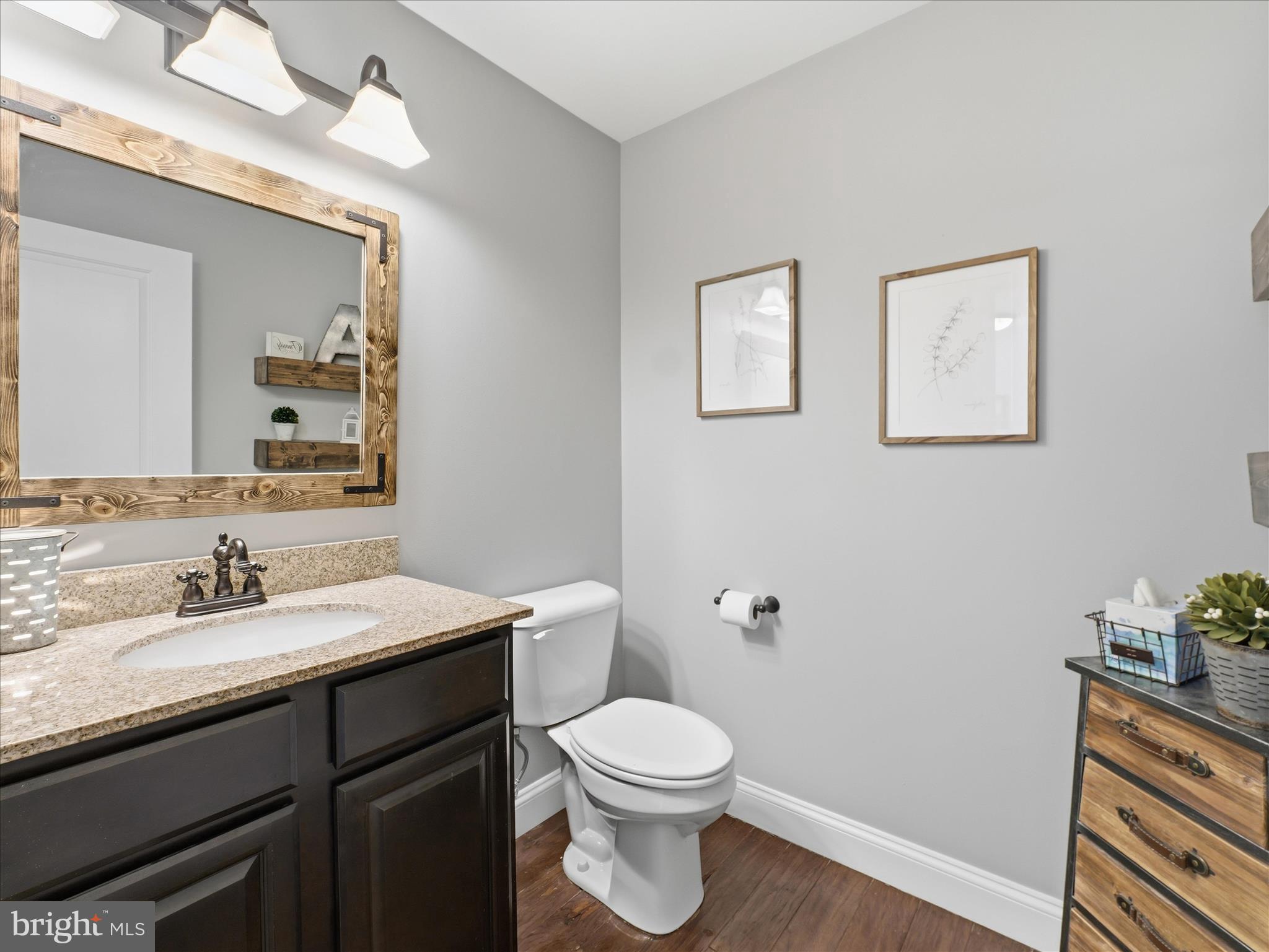 ROLLING HILLS - Residential