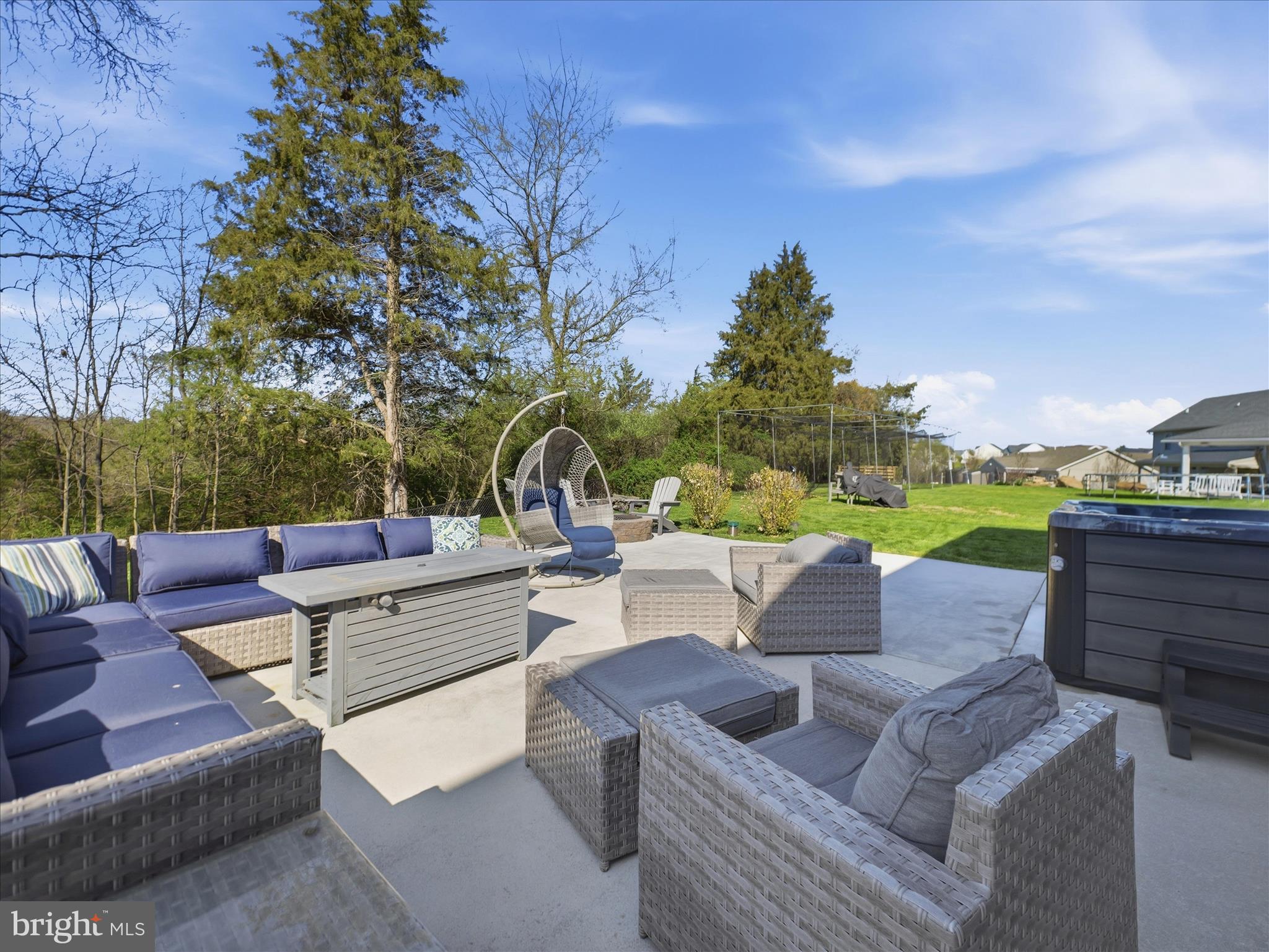 ROLLING HILLS - Residential