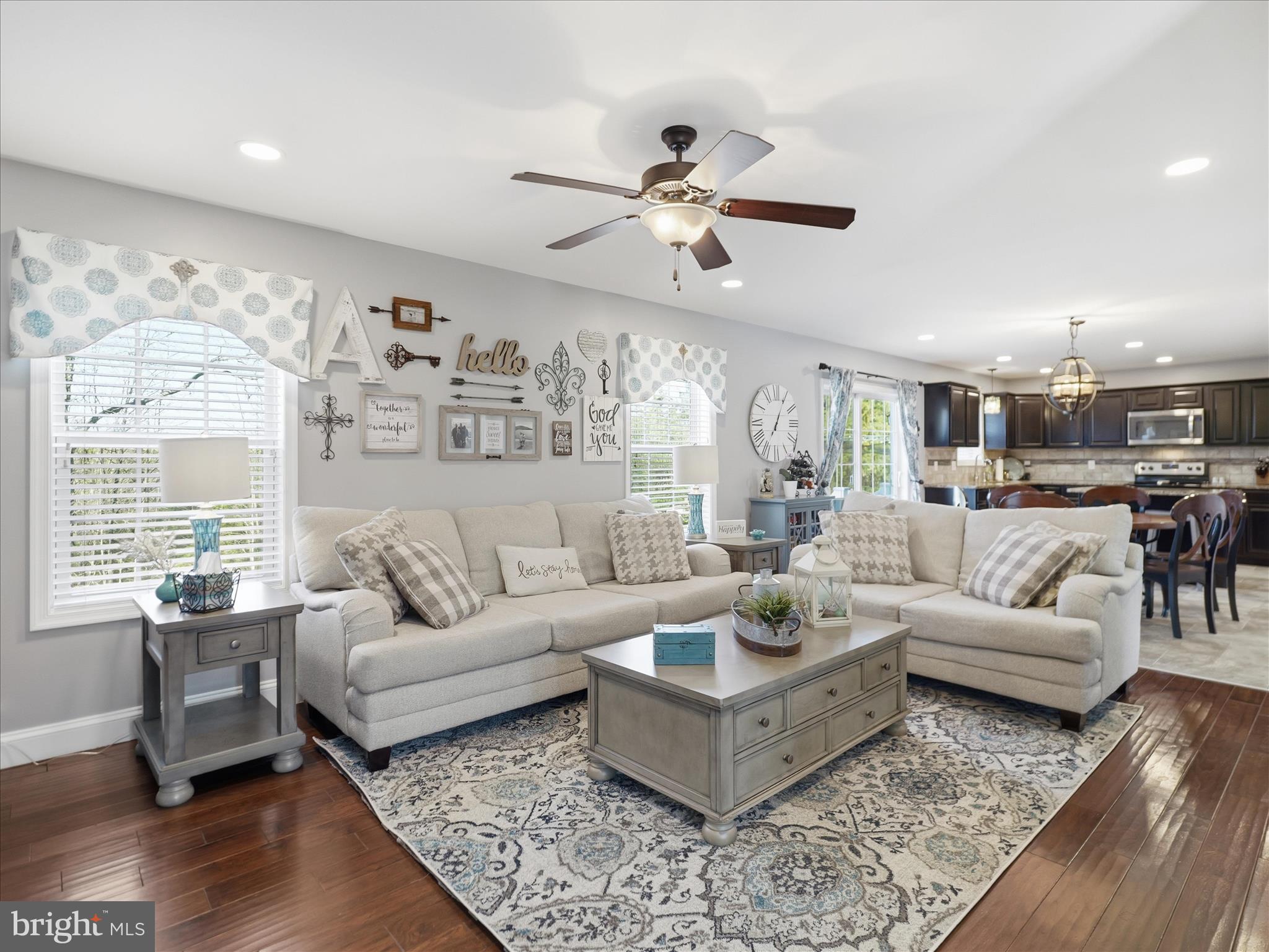 ROLLING HILLS - Residential