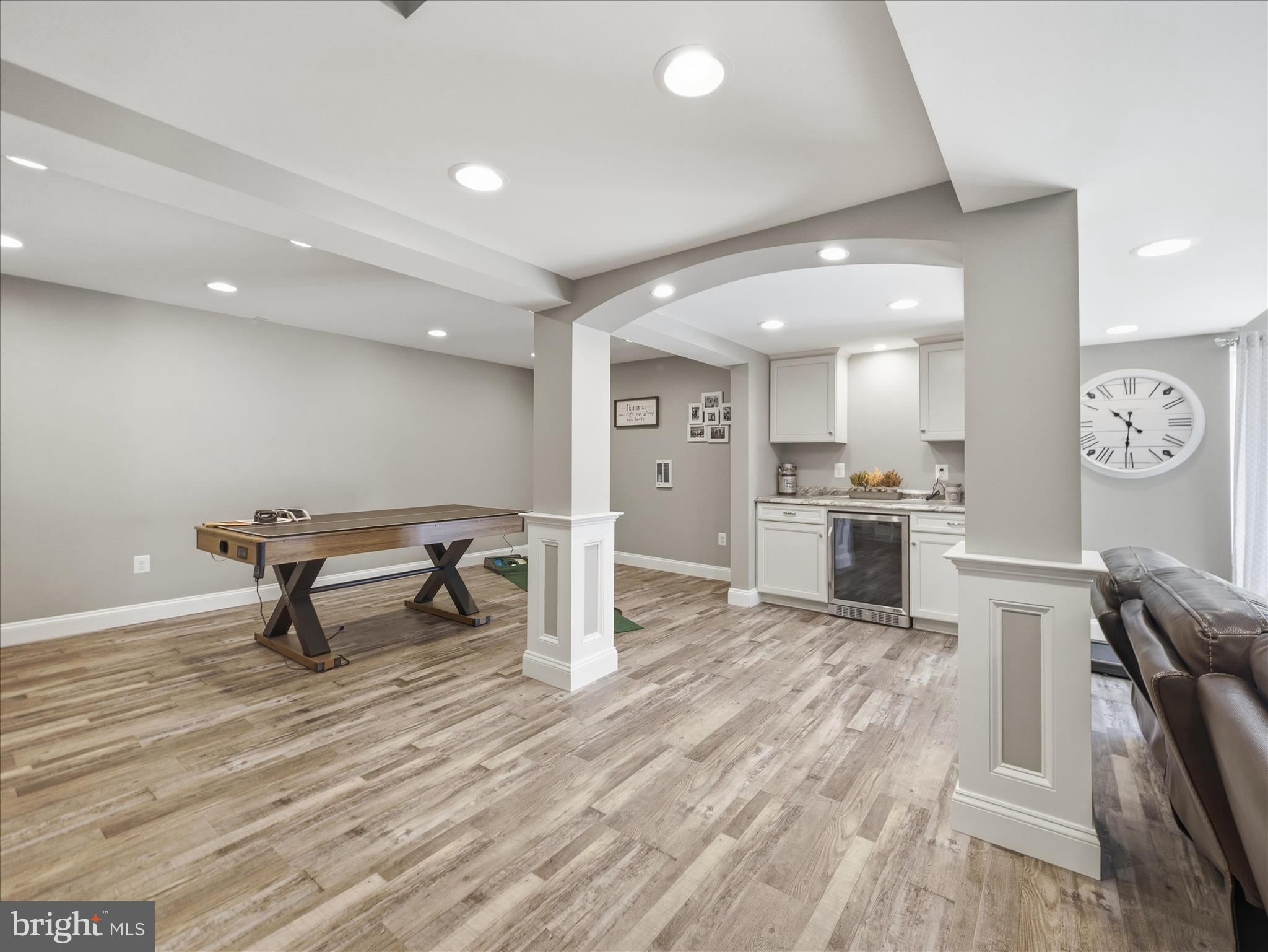 ROLLING HILLS - Residential