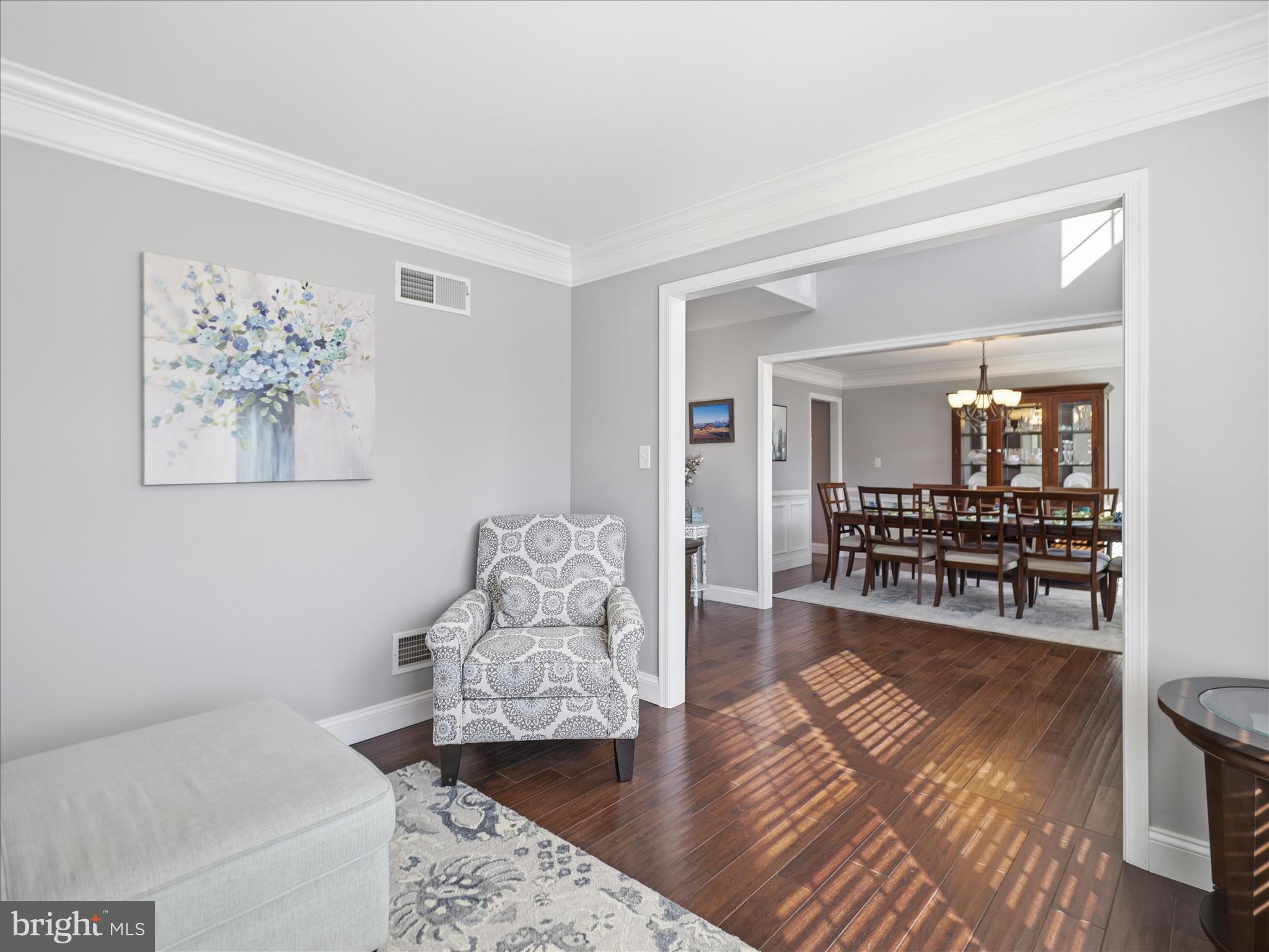 ROLLING HILLS - Residential