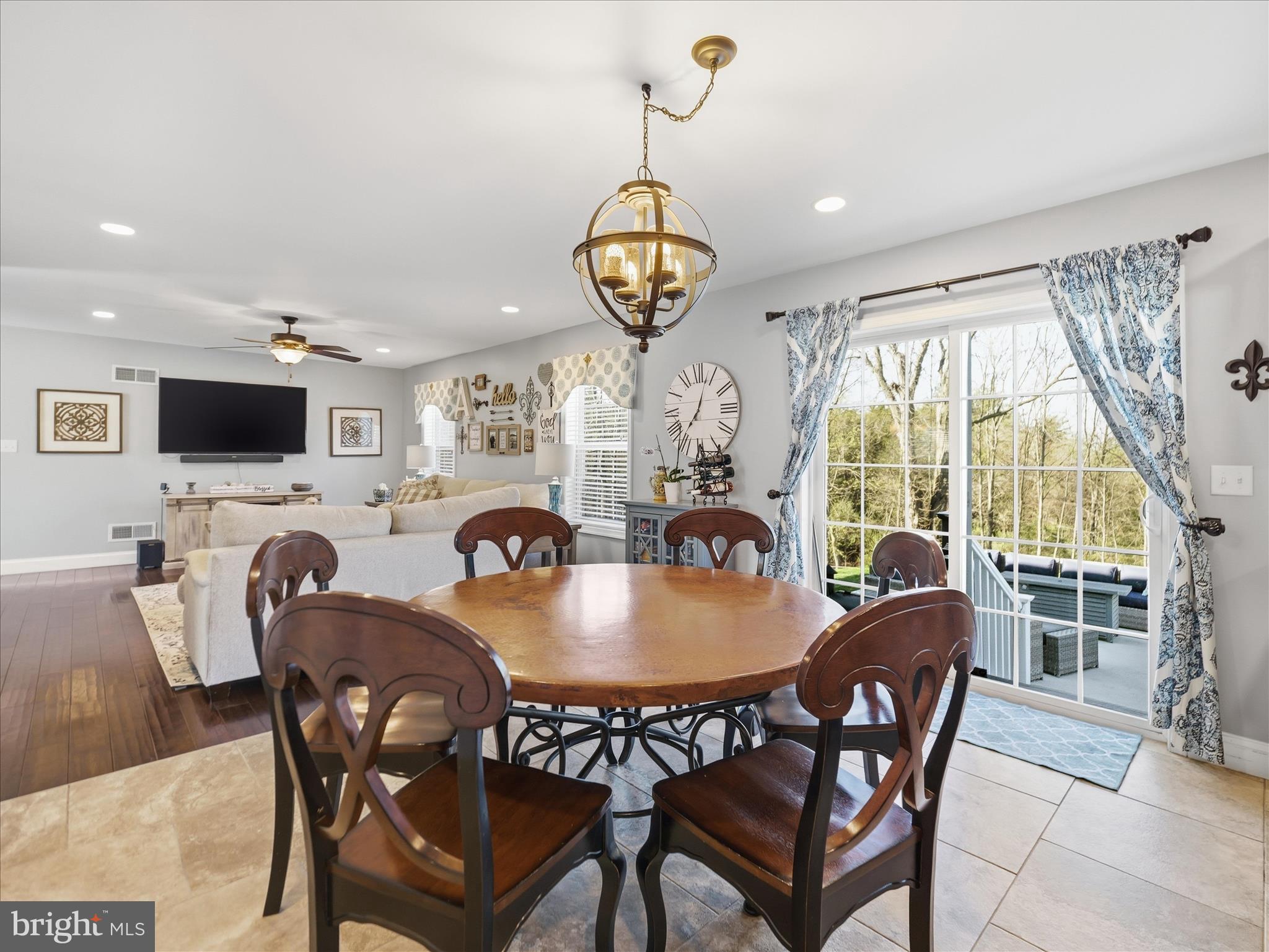 ROLLING HILLS - Residential