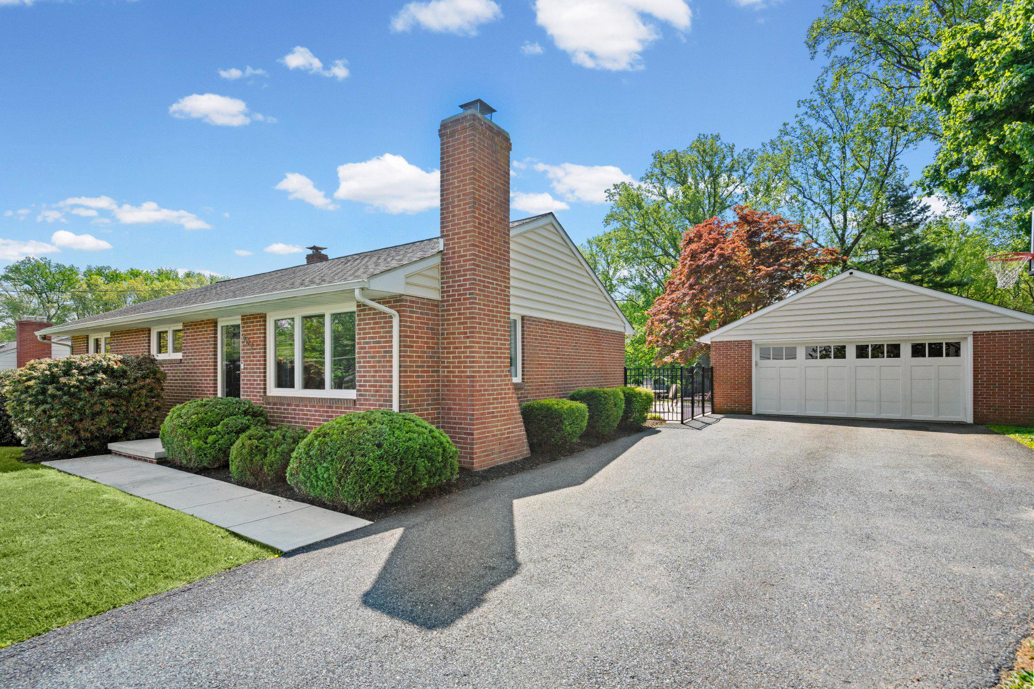 407 PLUMTREE ROAD