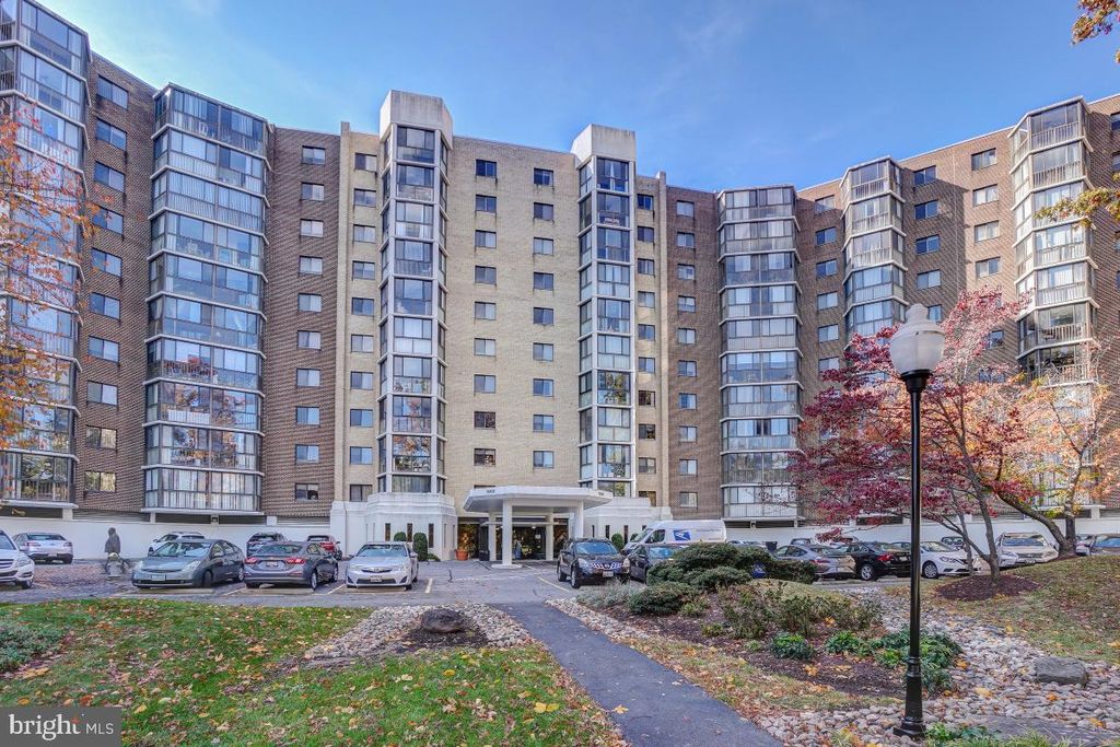 Photo of 15101 Interlachen Drive #1-625, SILVER SPRING, MD 20906 (MLS # MDMC2205916)