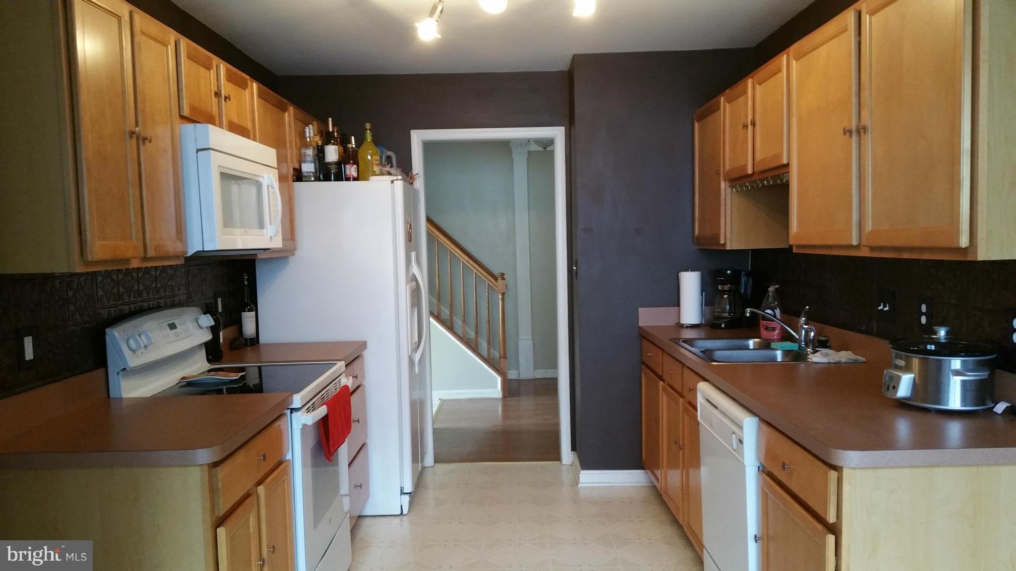 THOMAS ROSS - Residential Lease