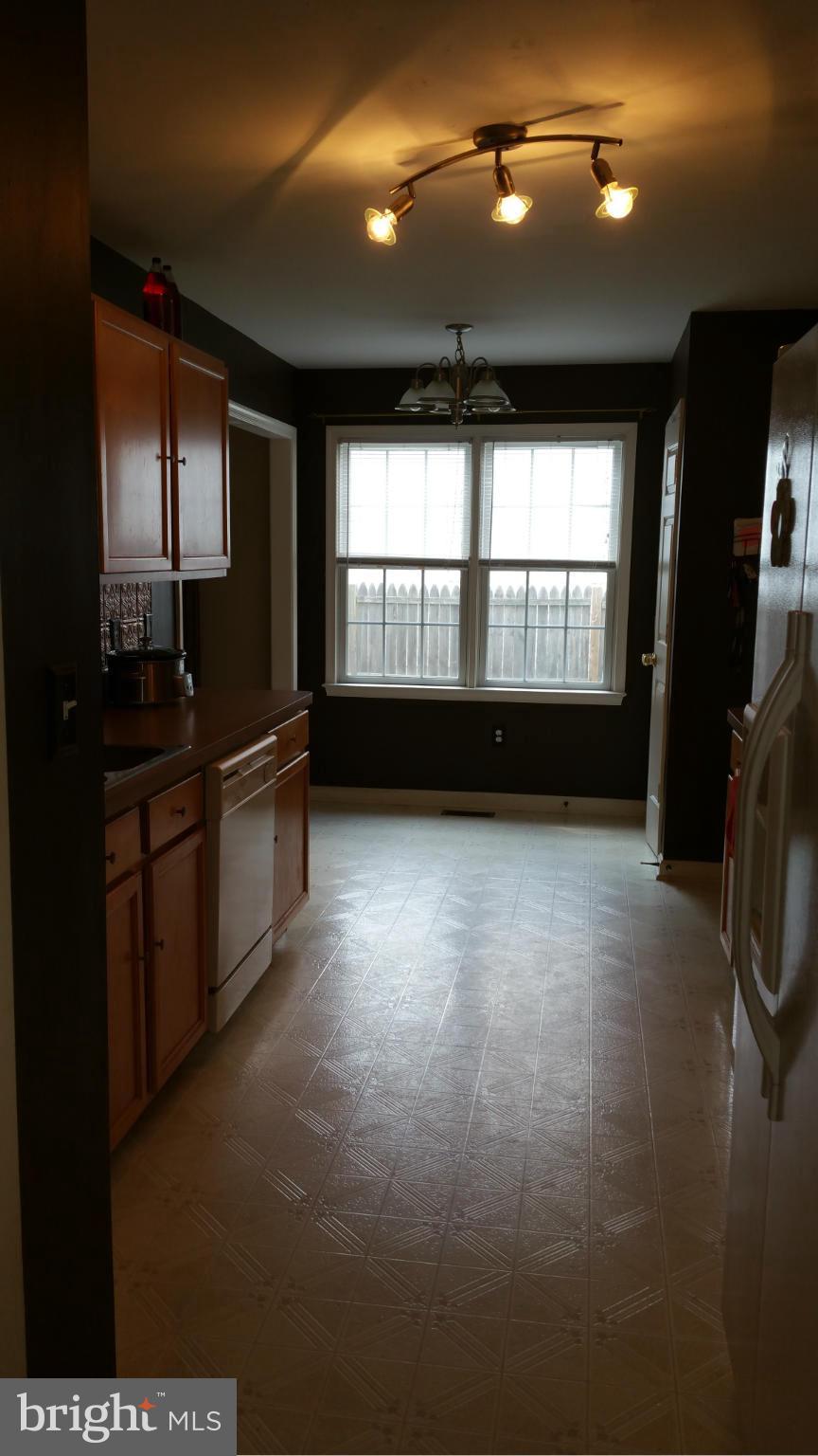 THOMAS ROSS - Residential Lease