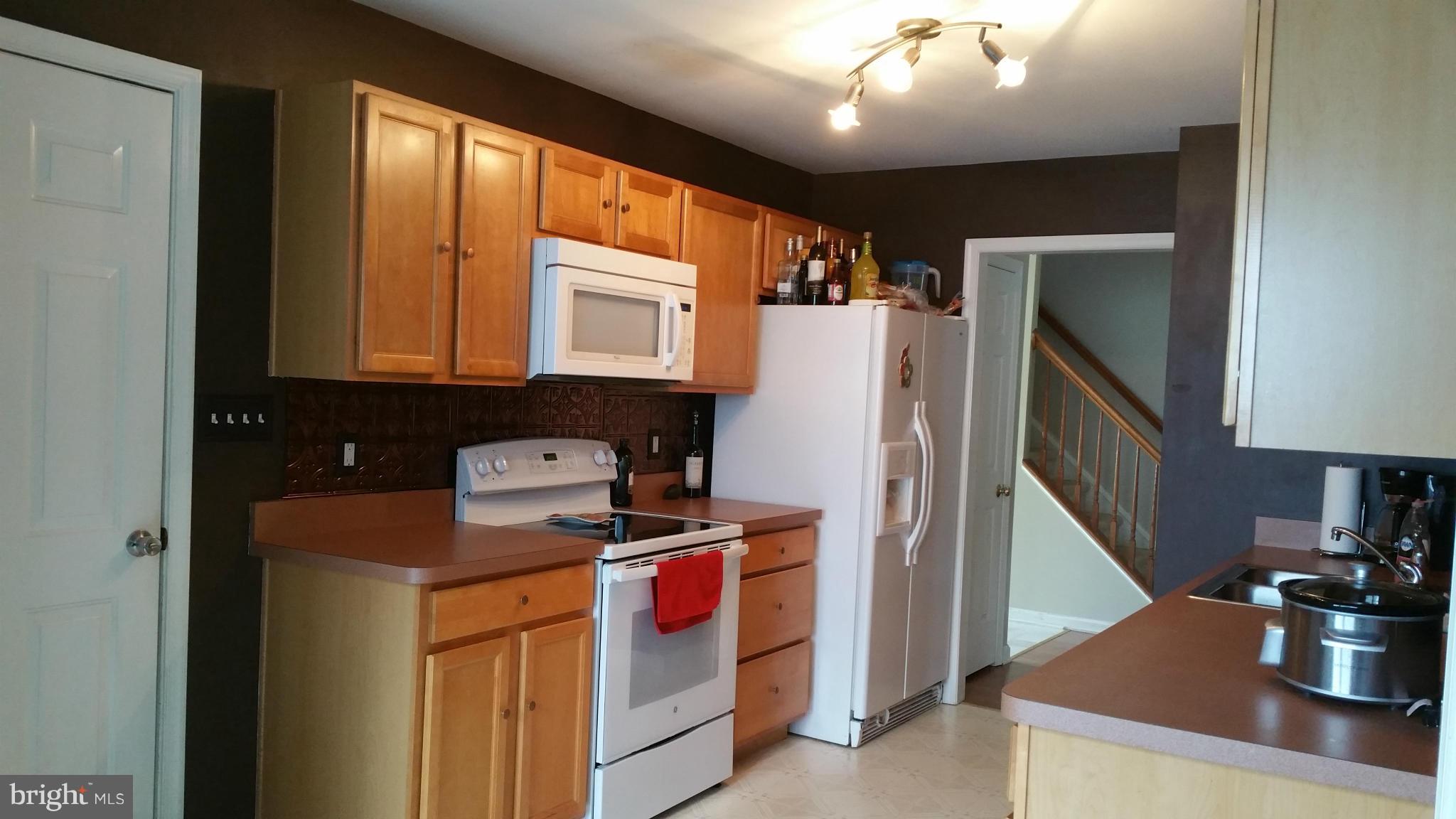 THOMAS ROSS - Residential Lease