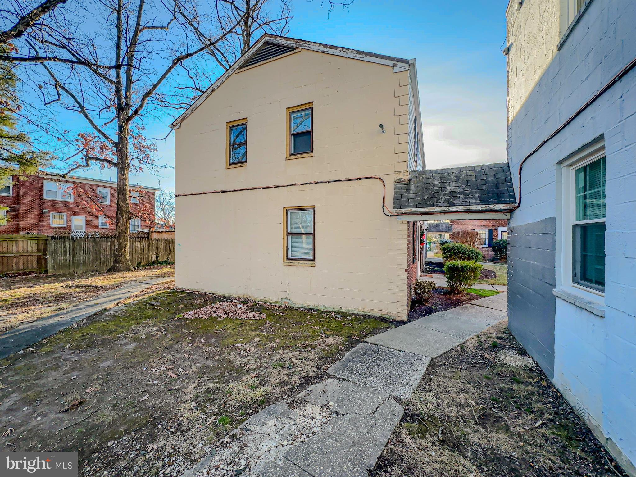 IVERSON VILLAGE CONDO - Residential Lease