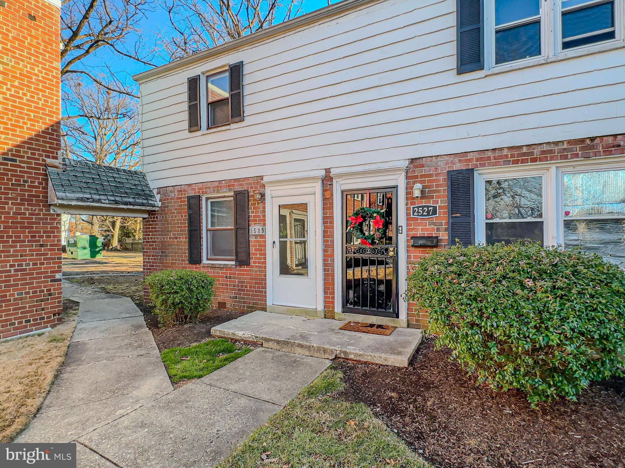 IVERSON VILLAGE CONDO - Residential Lease