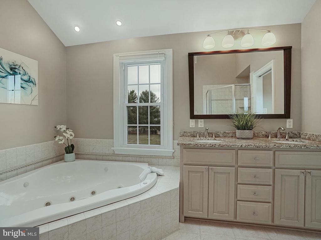 THE GREENS - Residential